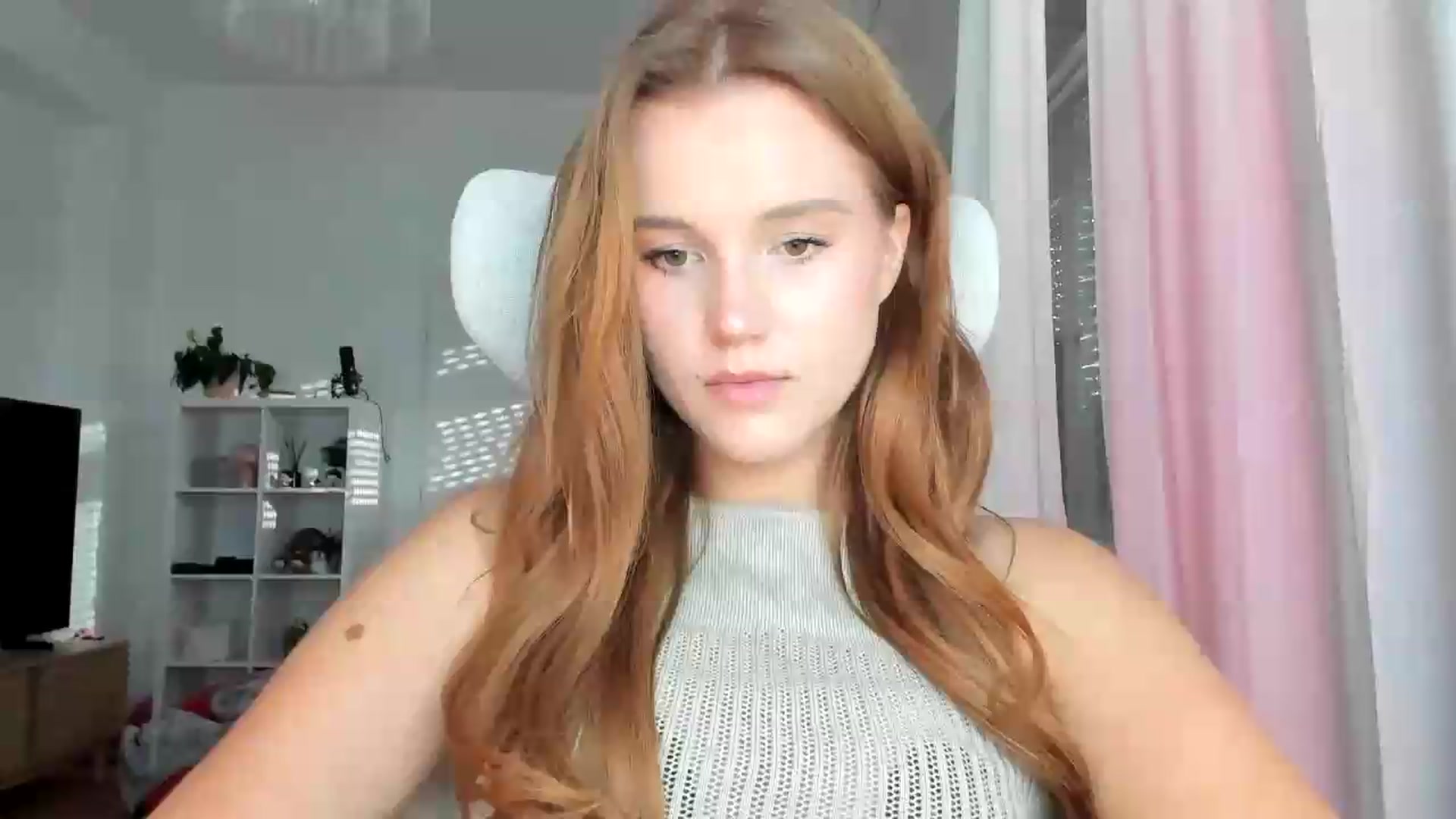 Gallery image thumbnail from lisa_lisa's myfreecams stream on, 08/28/2026, 16:46 image 1 of 20
