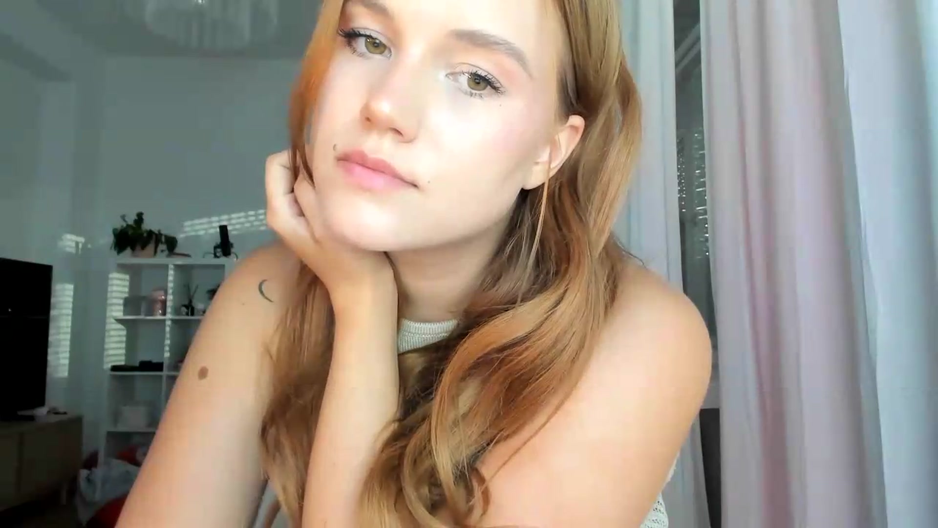 Gallery image thumbnail from lisa_lisa's myfreecams stream on, 08/28/2026, 16:46 image 19 of 20