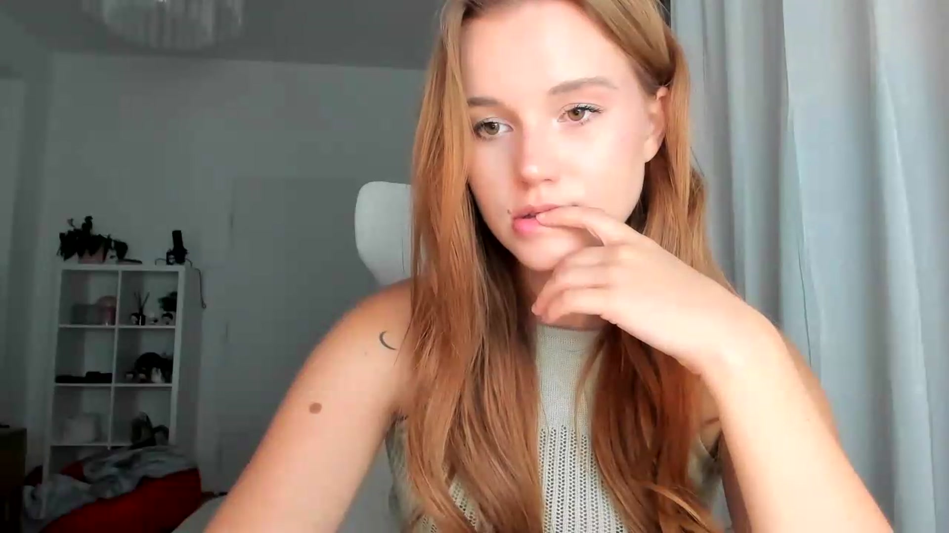 Gallery image thumbnail from lisa_lisa's myfreecams stream on, 08/28/2026, 17:51 image 19 of 20