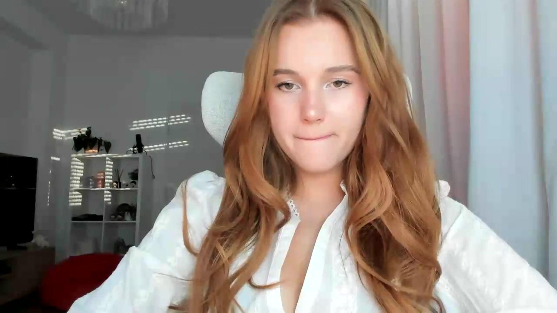 Gallery image thumbnail from lisa_lisa's myfreecams stream on, 08/29/2026, 16:55 image 19 of 20