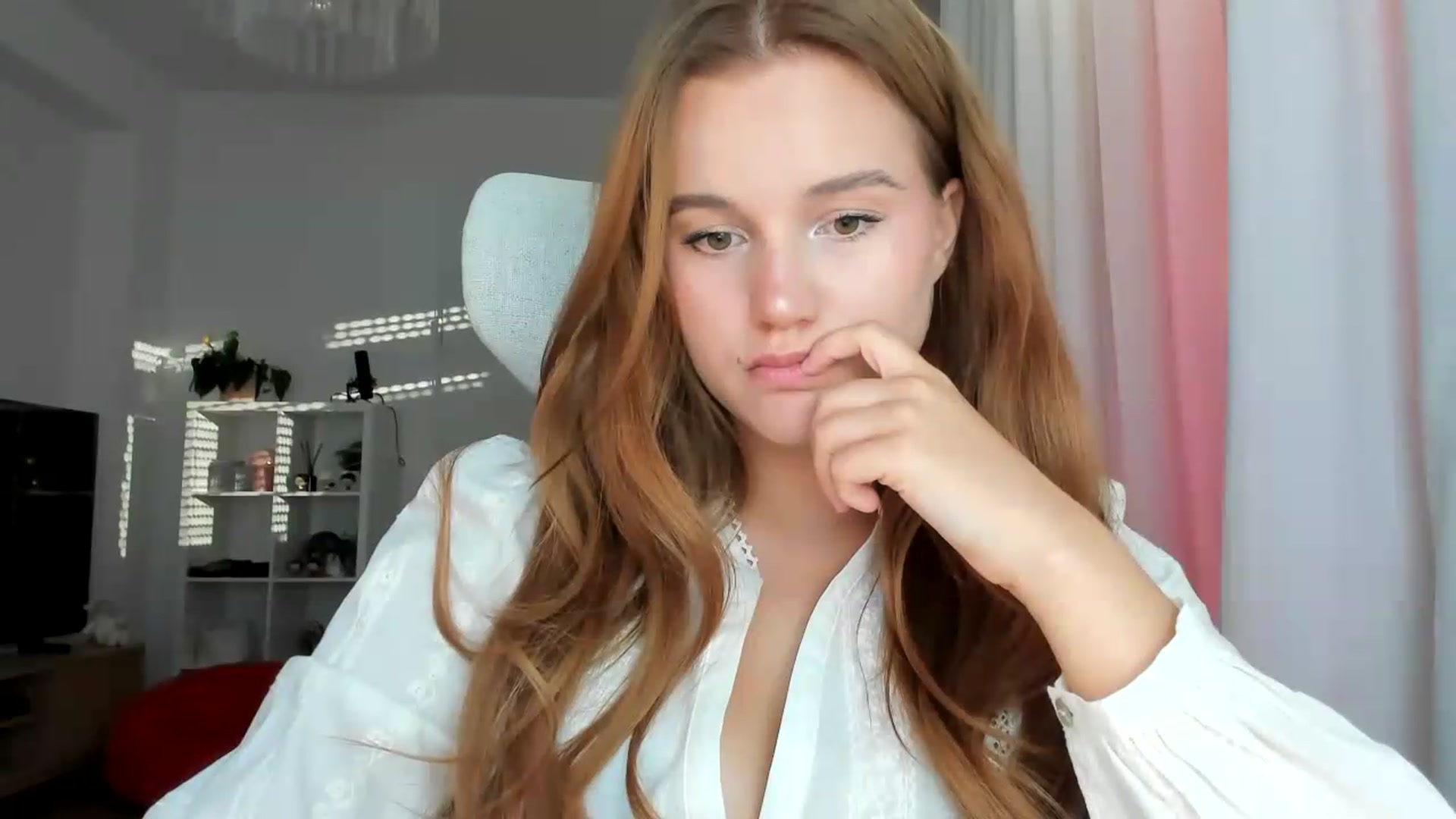 Gallery image thumbnail from lisa_lisa's myfreecams stream on, 08/29/2026, 16:55 image 15 of 20
