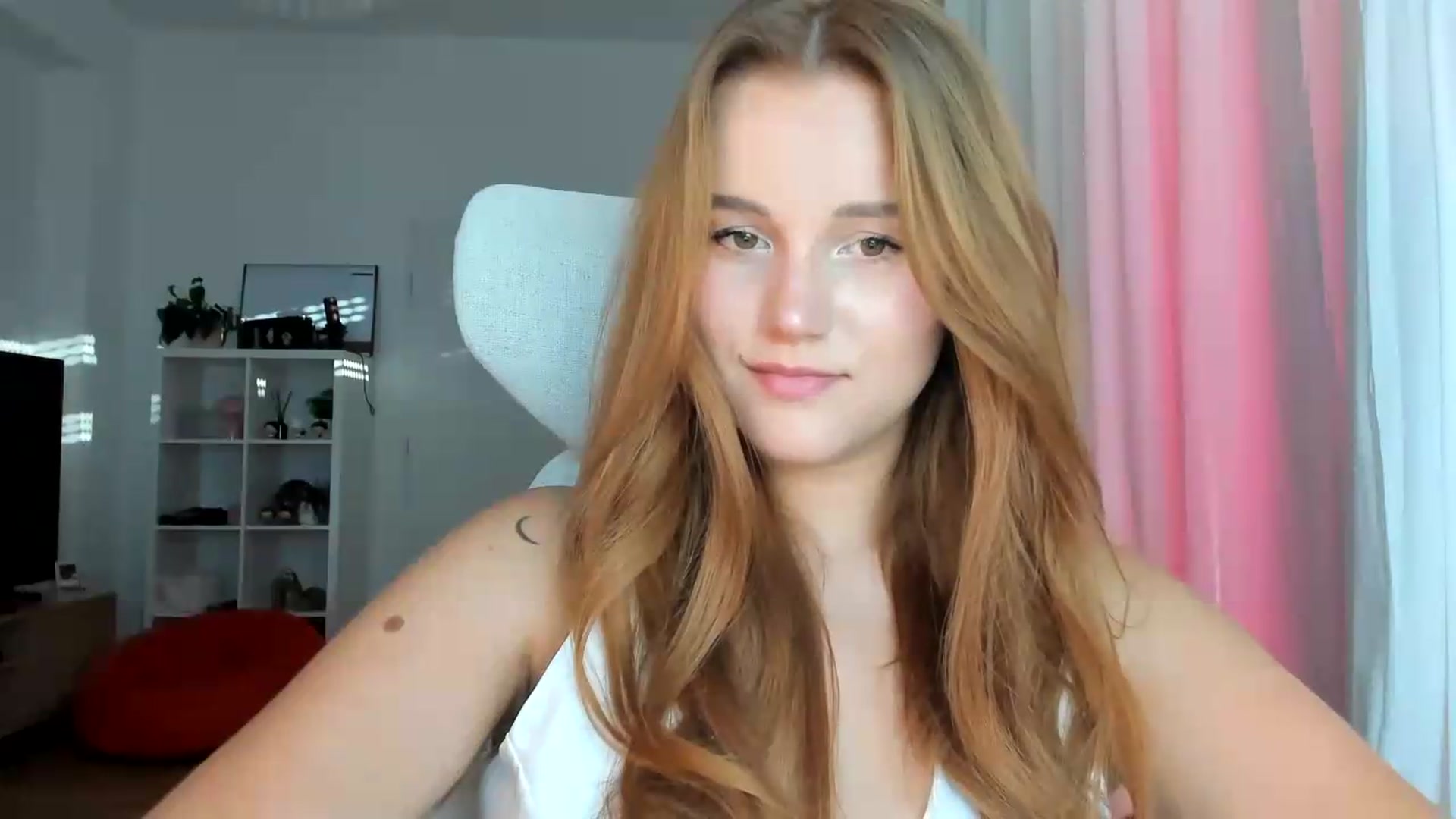 Gallery image thumbnail from lisa_lisa's myfreecams stream on, 08/31/2026, 16:45 image 8 of 20