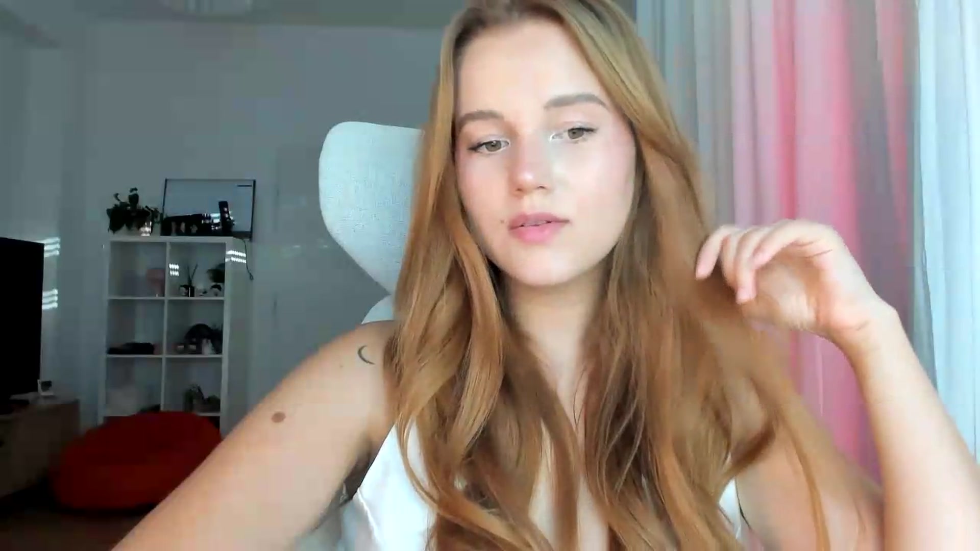 Gallery image thumbnail from lisa_lisa's myfreecams stream on, 08/31/2026, 16:45 image 5 of 20