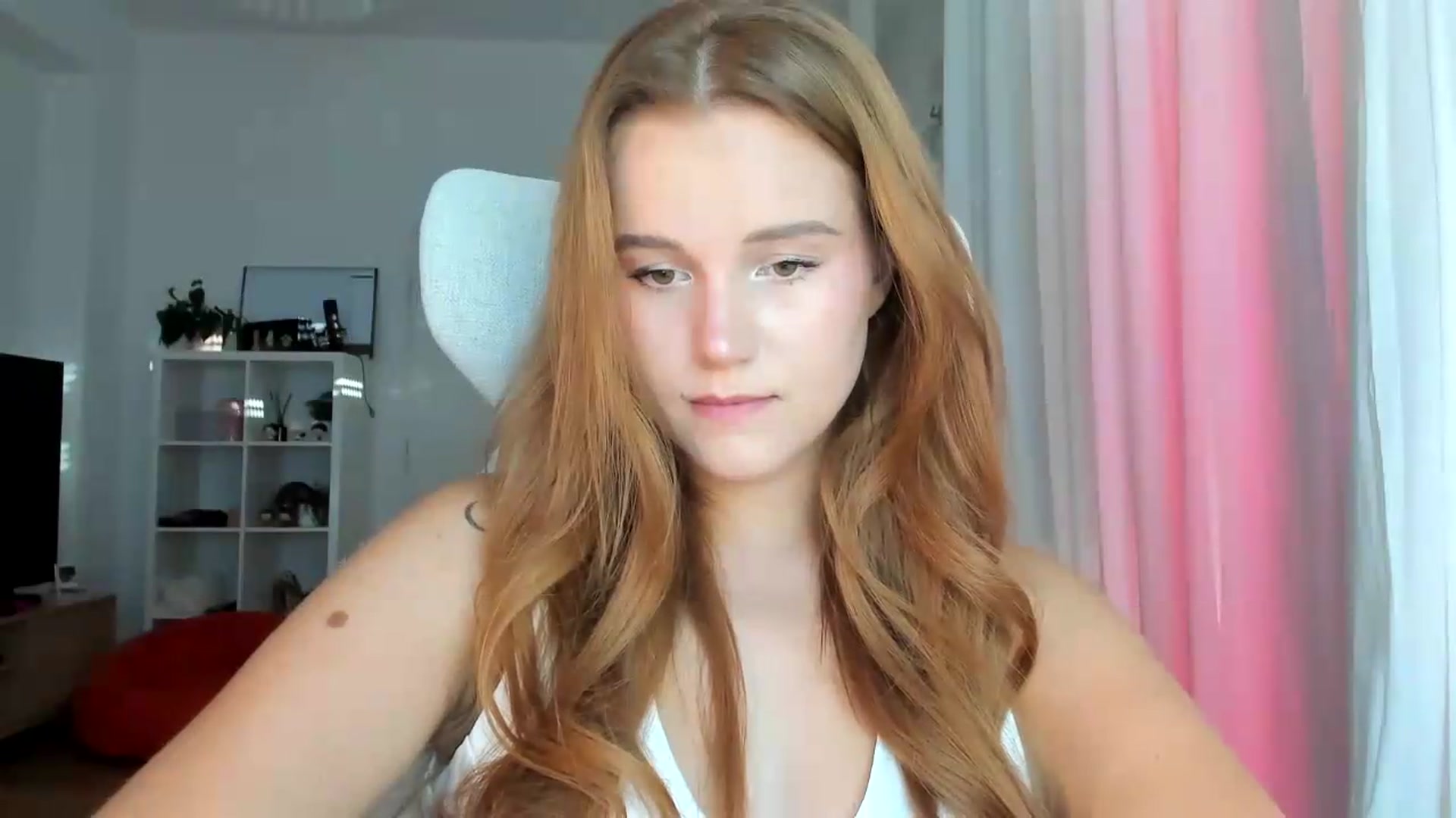 Gallery image thumbnail from lisa_lisa's myfreecams stream on, 08/31/2026, 16:45 image 3 of 20