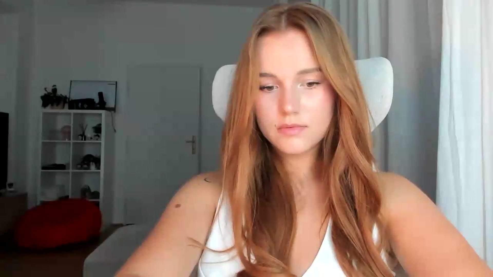 Gallery image thumbnail from lisa_lisa's myfreecams stream on, 08/31/2026, 17:31 image 5 of 20