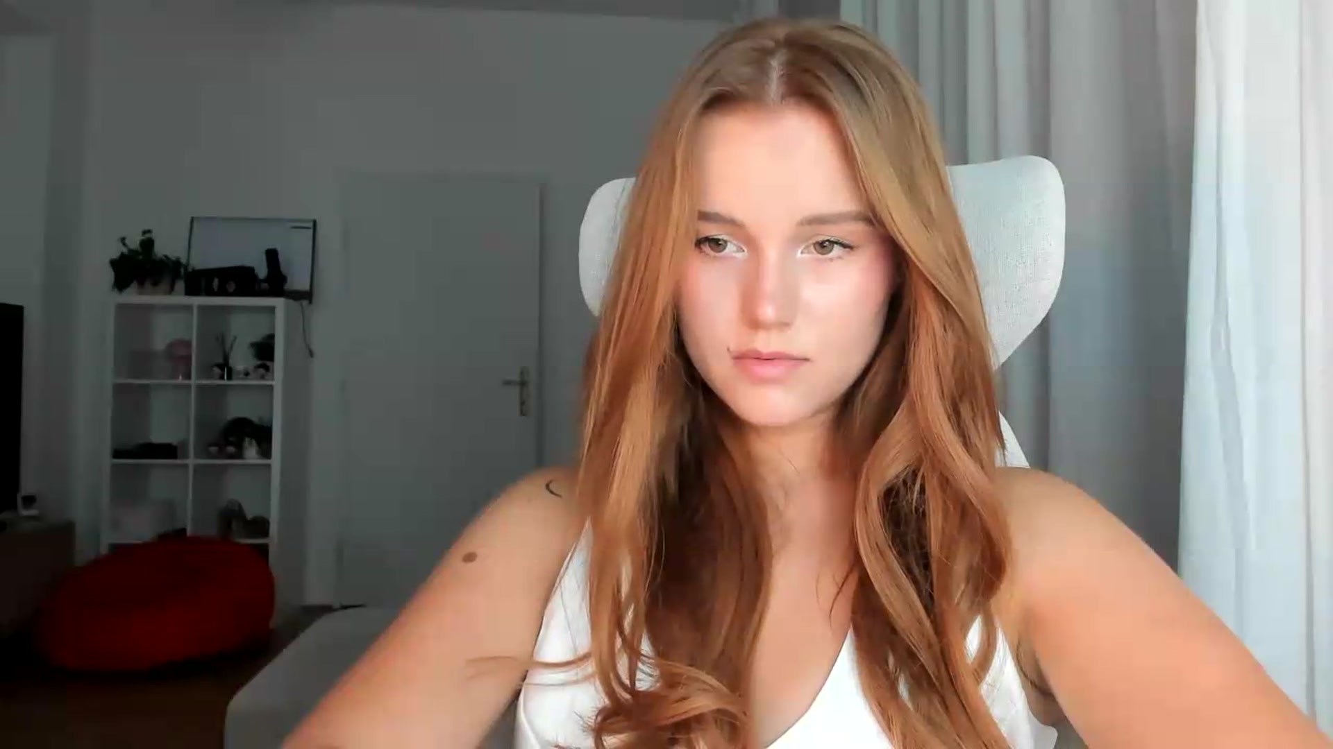 Gallery image thumbnail from lisa_lisa's myfreecams stream on, 08/31/2026, 17:31 image 4 of 20