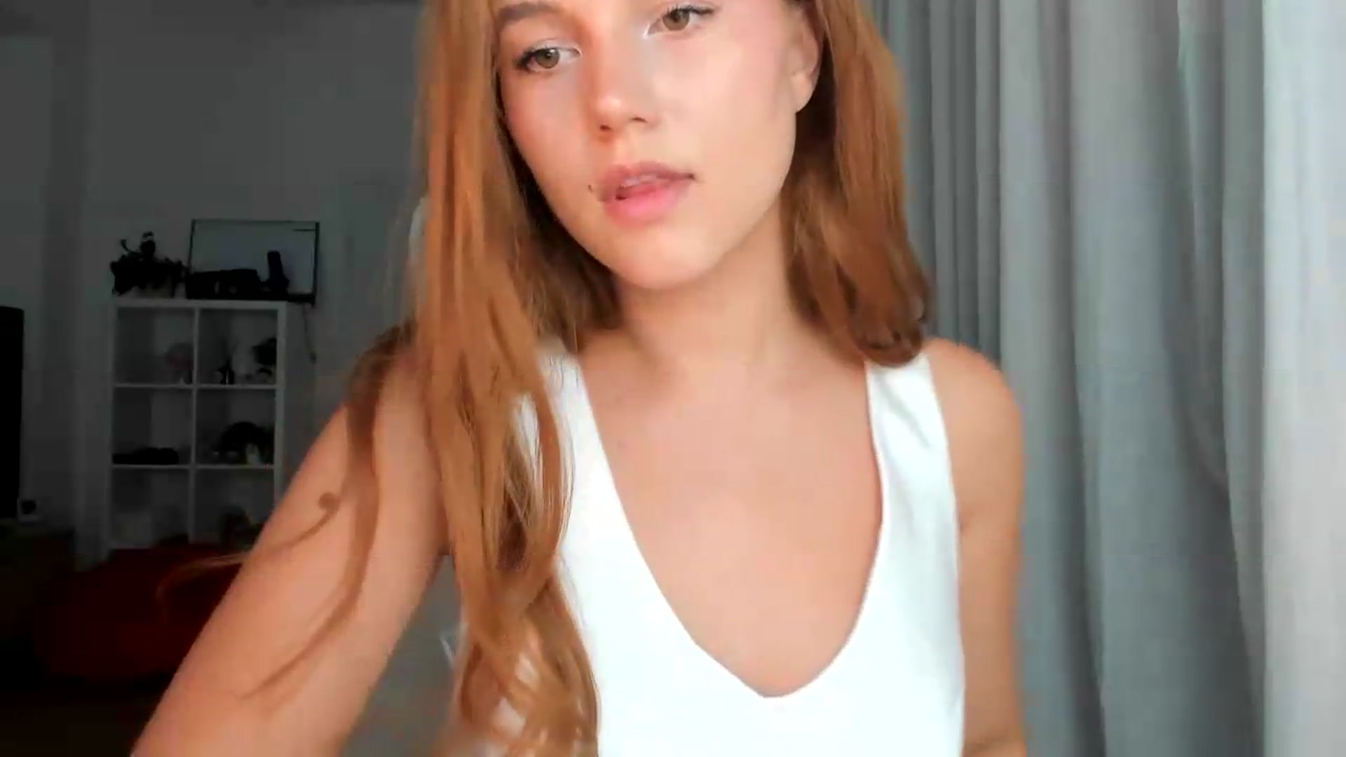 Gallery image thumbnail from lisa_lisa's myfreecams stream on, 08/31/2026, 17:31 image 20 of 20