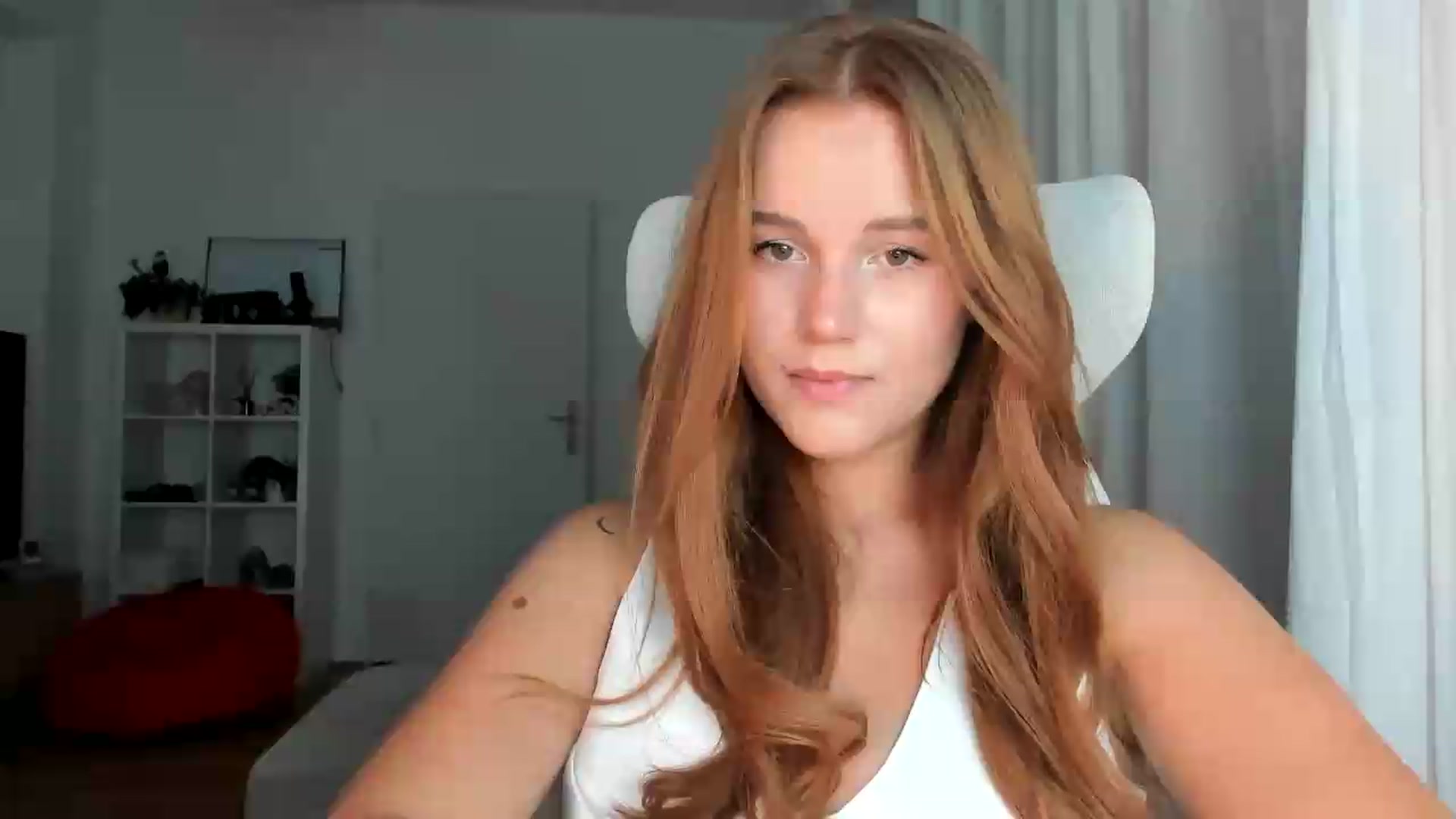 Gallery image thumbnail from lisa_lisa's myfreecams stream on, 08/31/2026, 17:31 image 1 of 20