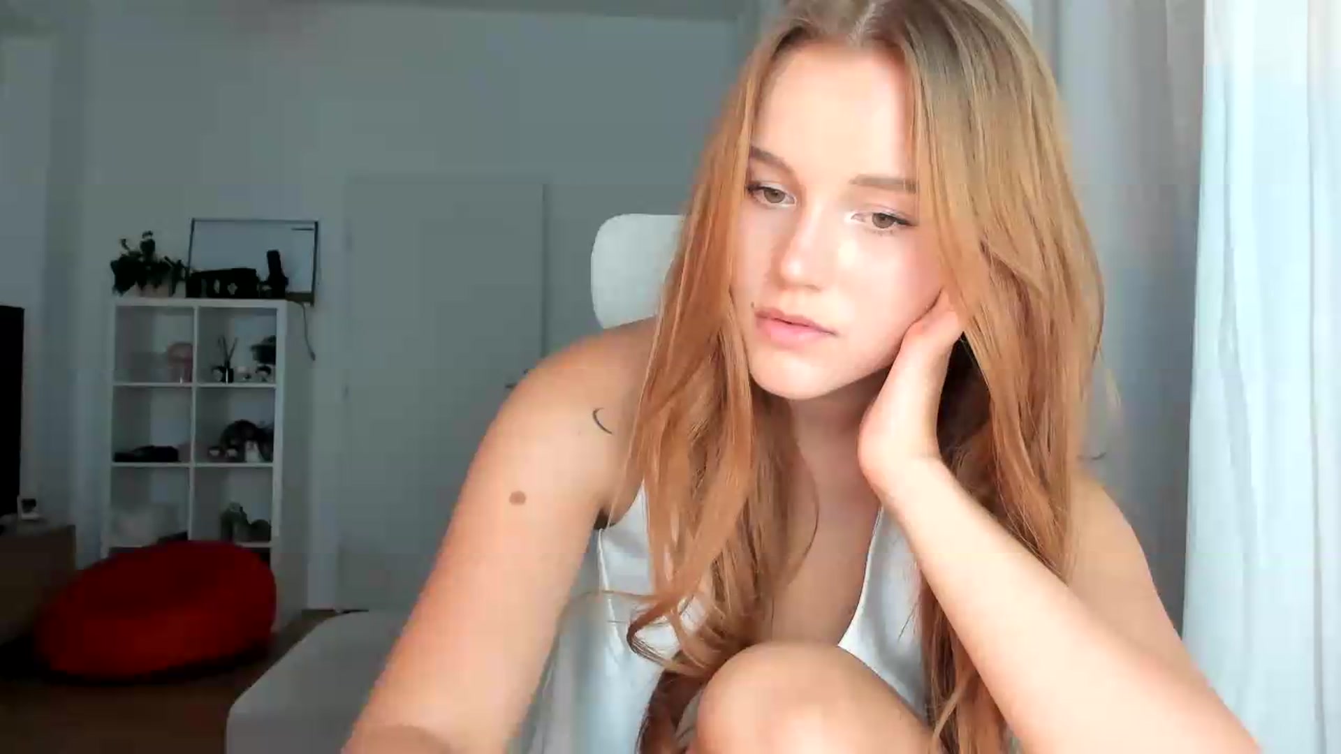 Gallery image thumbnail from lisa_lisa's myfreecams stream on, 08/31/2026, 17:31 image 8 of 20