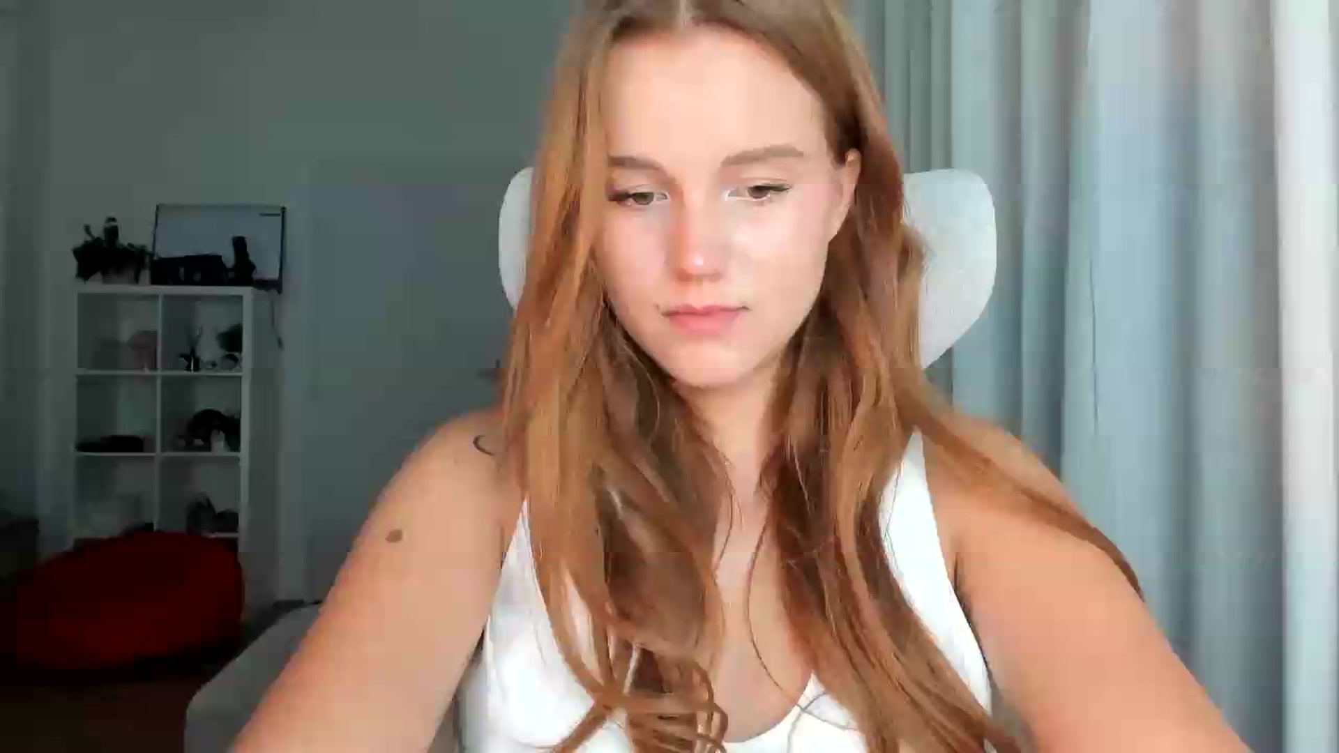 Gallery image thumbnail from lisa_lisa's myfreecams stream on, 08/31/2026, 19:02 image 6 of 20