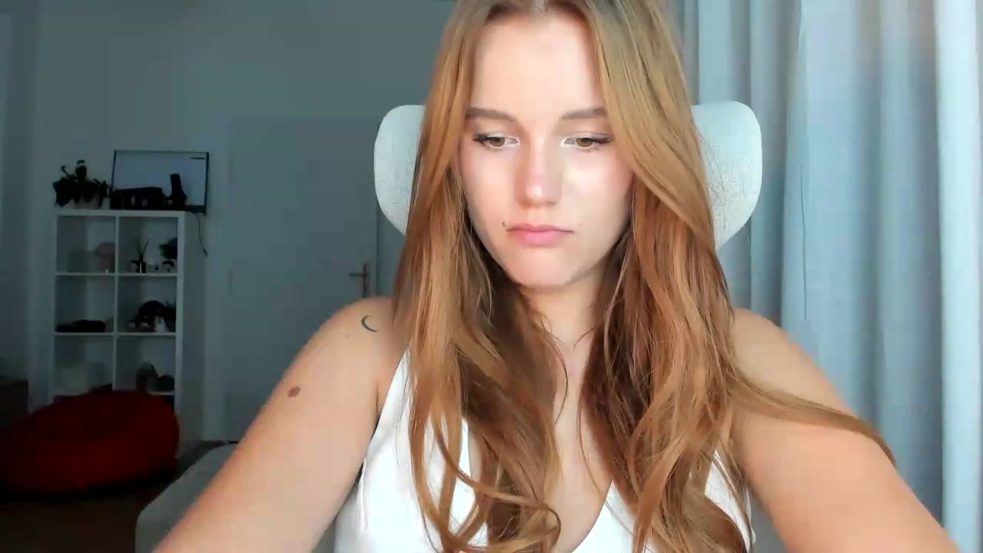 Gallery image thumbnail from lisa_lisa's myfreecams stream on, 08/31/2026, 19:02 image 8 of 20