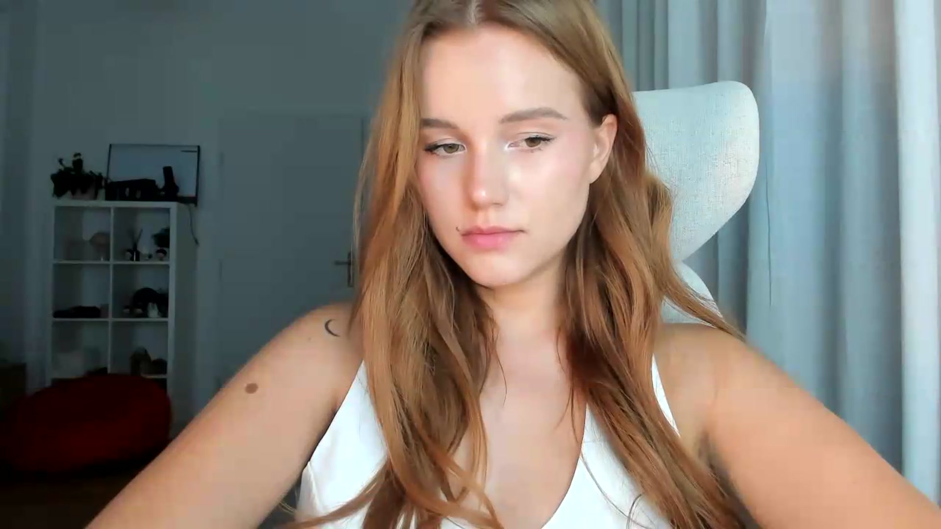 Gallery image thumbnail from lisa_lisa's myfreecams stream on, 08/31/2026, 19:02 image 4 of 20