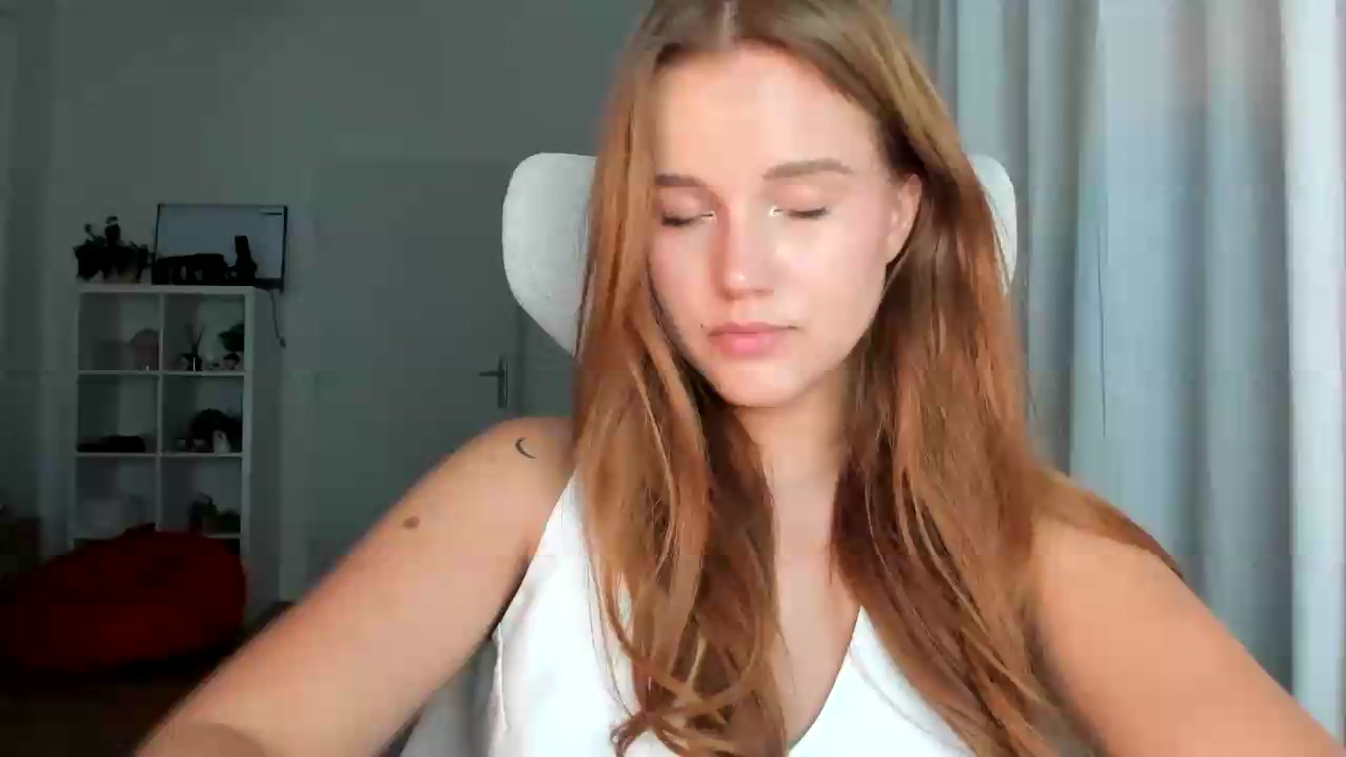 Gallery image thumbnail from lisa_lisa's myfreecams stream on, 08/31/2026, 19:02 image 11 of 20
