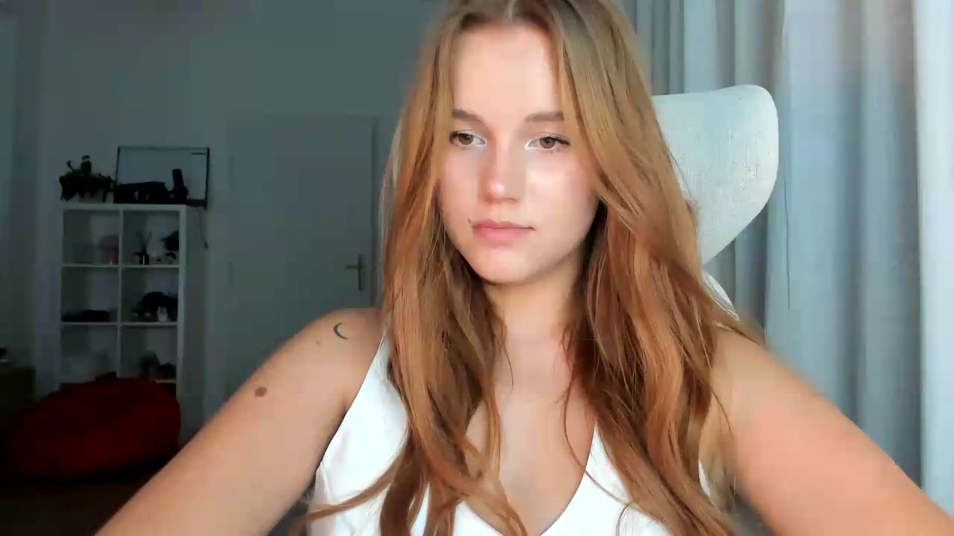 Gallery image thumbnail from lisa_lisa's myfreecams stream on, 08/31/2026, 19:02 image 3 of 20