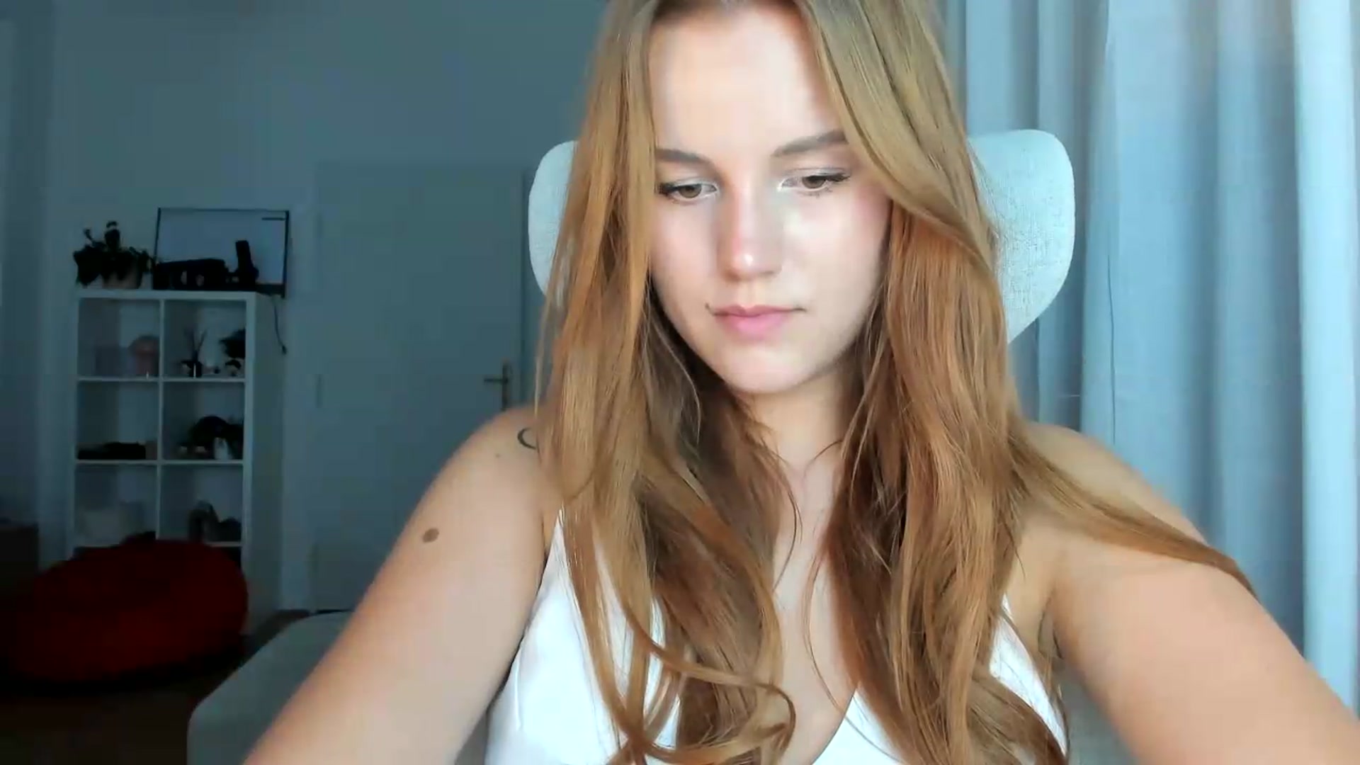 Gallery image thumbnail from lisa_lisa's myfreecams stream on, 08/31/2026, 19:02 image 7 of 20