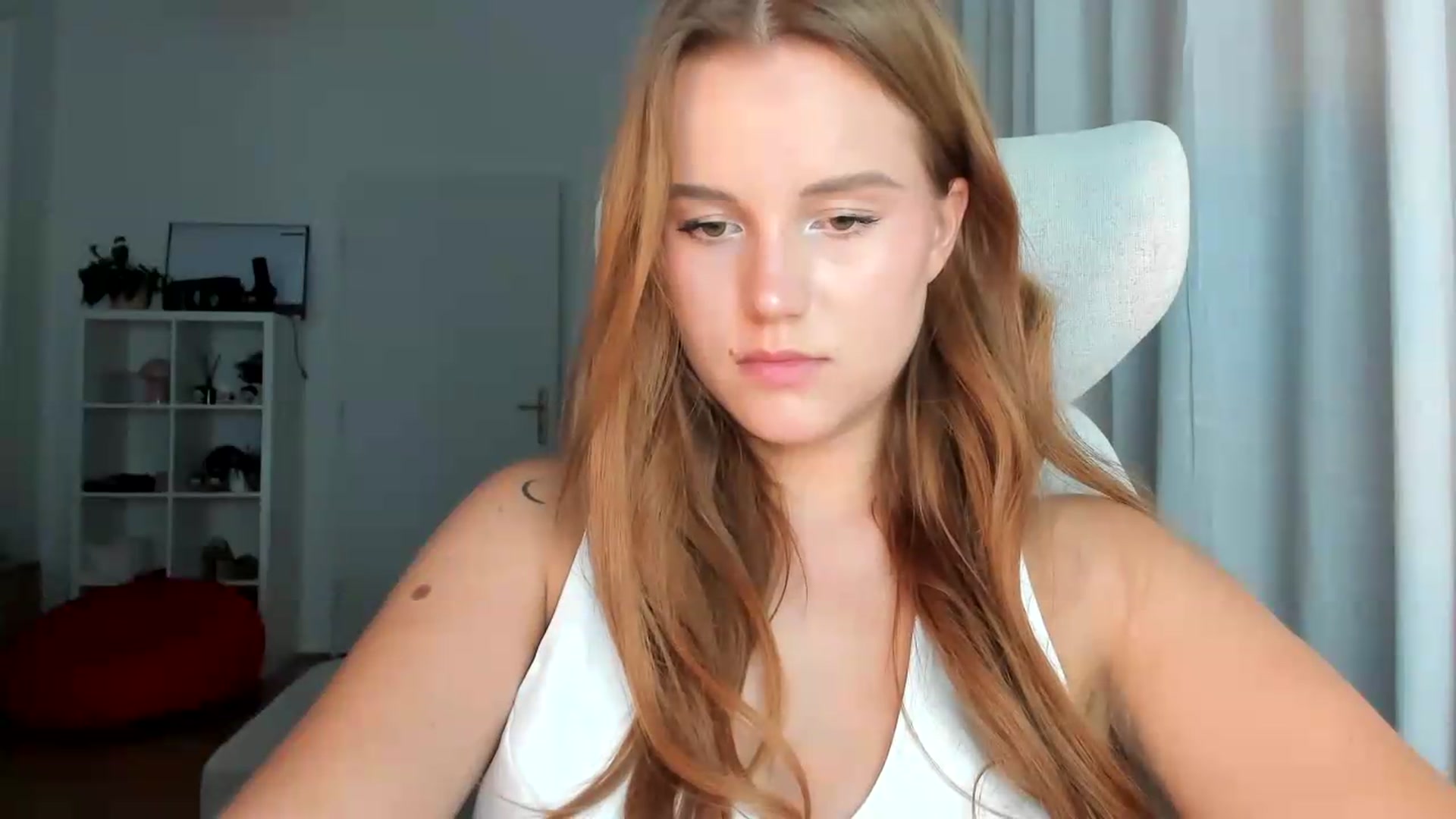 Gallery image thumbnail from lisa_lisa's myfreecams stream on, 08/31/2026, 19:02 image 5 of 20
