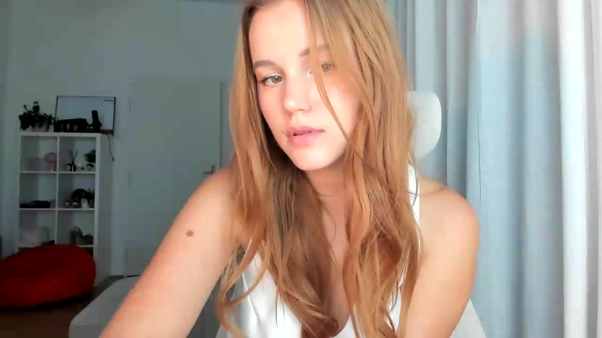Gallery image thumbnail from lisa_lisa's myfreecams stream on, 08/31/2026, 19:02 image 17 of 20