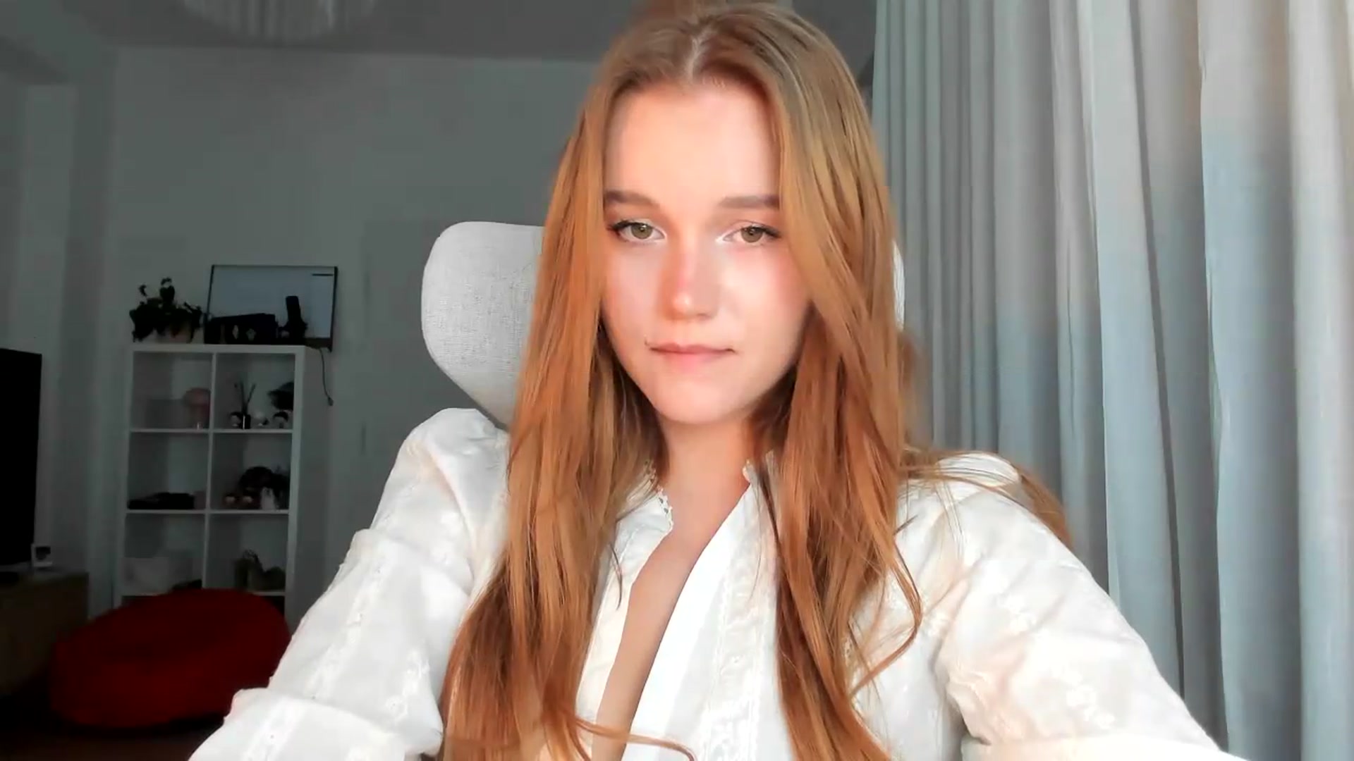 Gallery image thumbnail from lisa_lisa's myfreecams stream on, 09/01/2026, 17:31 image 13 of 20