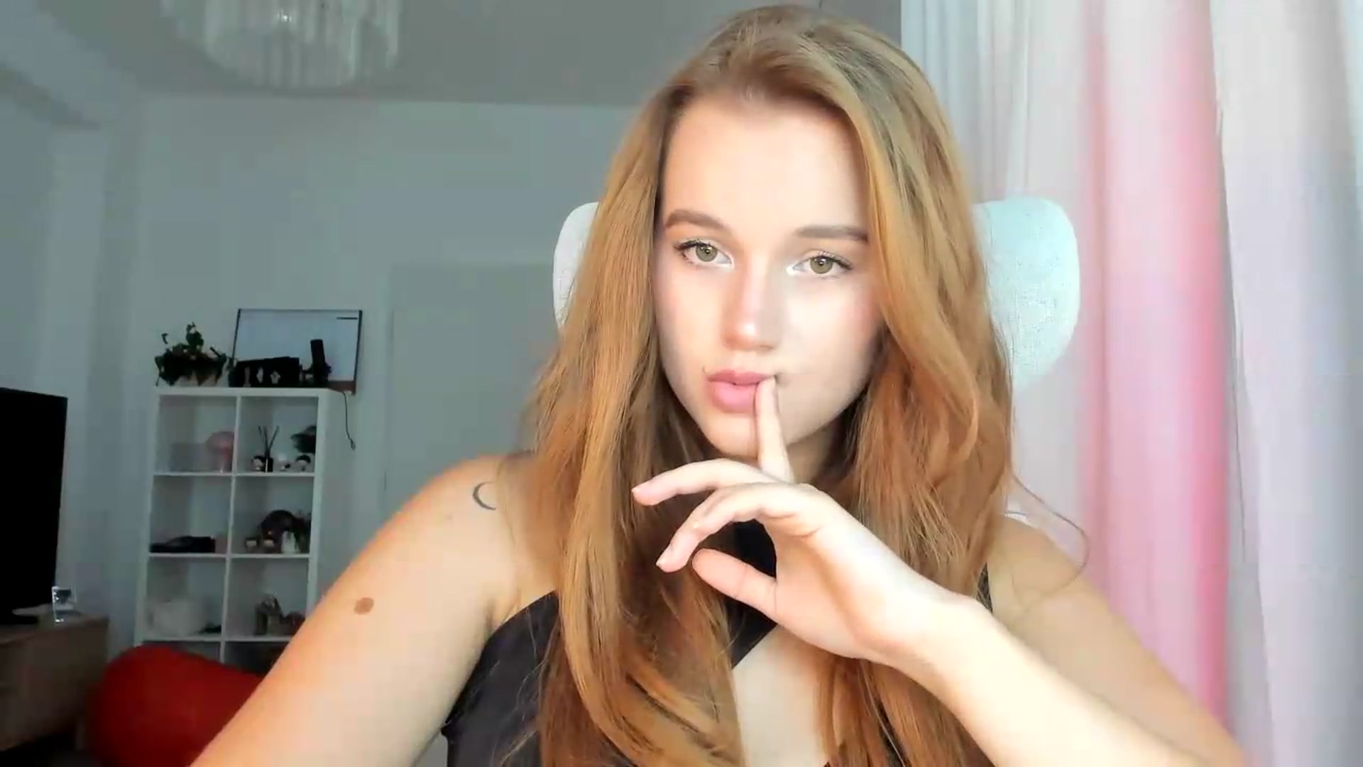 Gallery image thumbnail from lisa_lisa's myfreecams stream on, 09/04/2026, 13:58 image 4 of 20