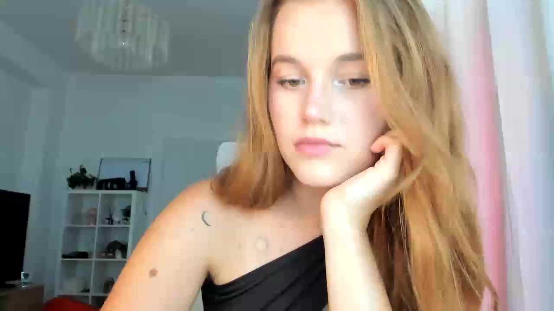 Gallery image thumbnail from lisa_lisa's myfreecams stream on, 09/04/2026, 13:58 image 10 of 20