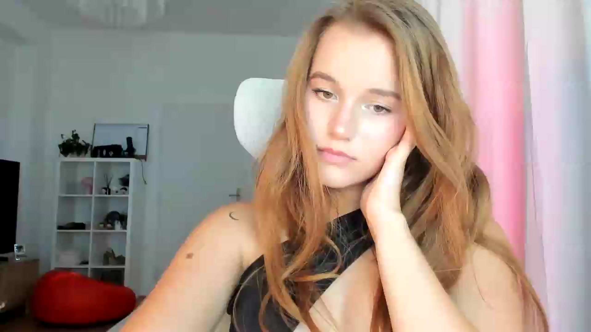 Gallery image thumbnail from lisa_lisa's myfreecams stream on, 09/04/2026, 14:47 image 13 of 20