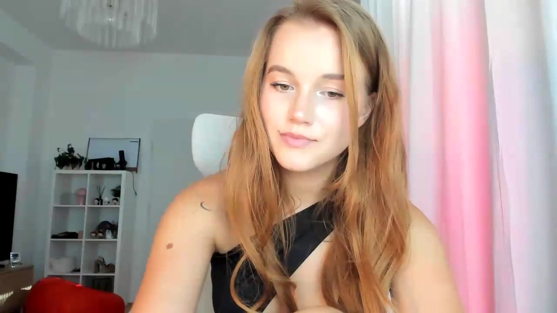 Gallery image thumbnail from lisa_lisa's myfreecams stream on, 09/04/2026, 14:47 image 18 of 20