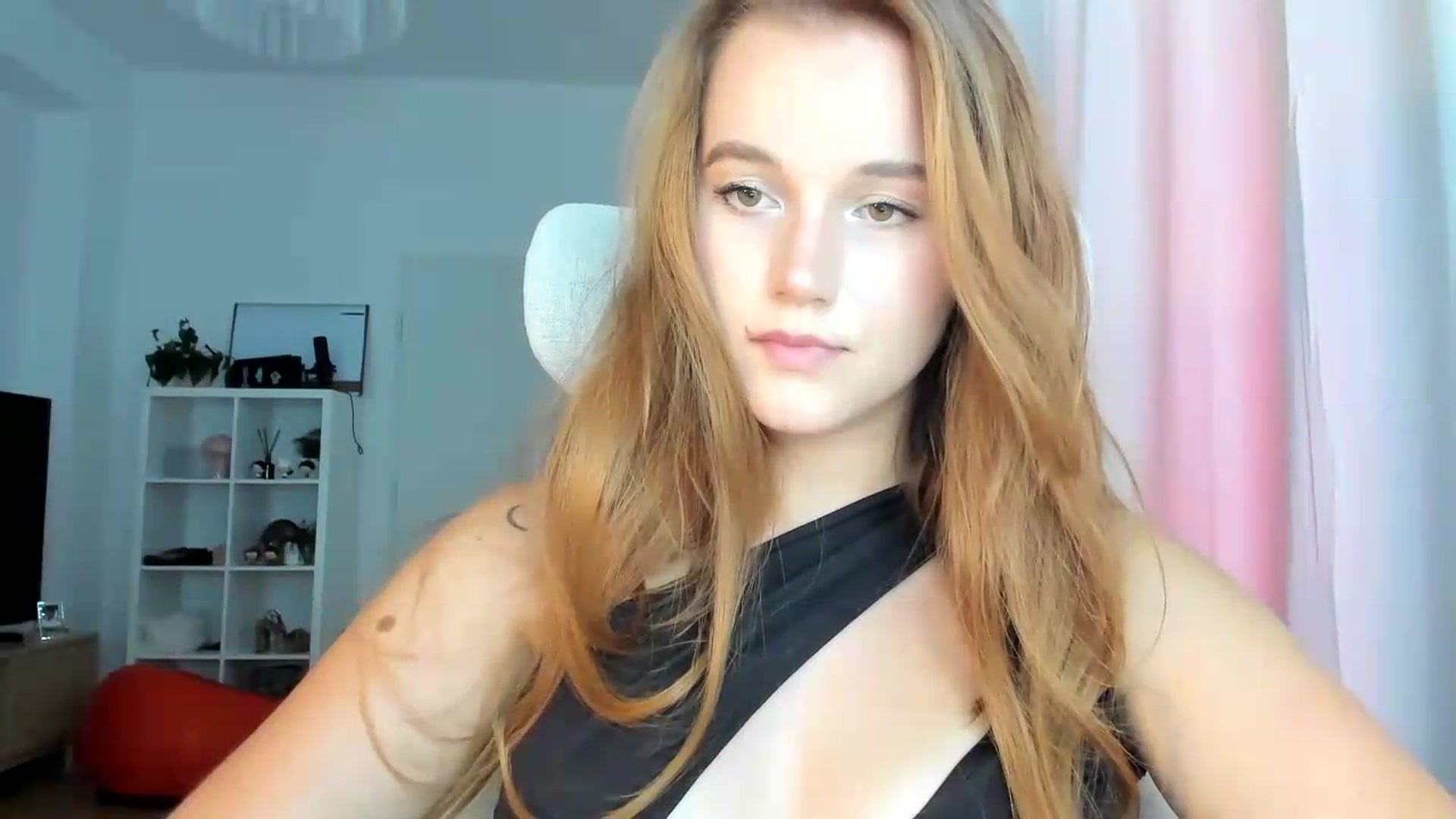 Gallery image thumbnail from lisa_lisa's myfreecams stream on, 09/04/2026, 14:47 image 5 of 20