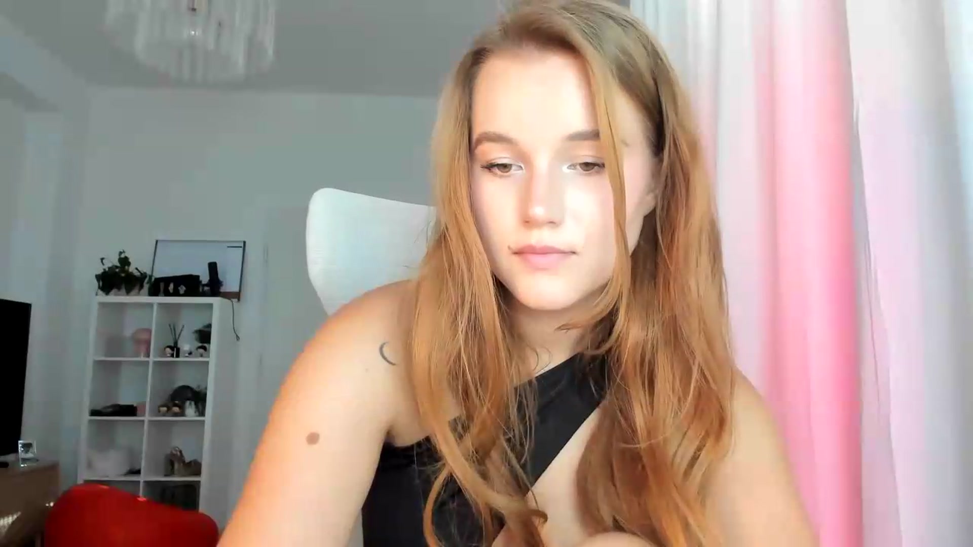 Gallery image thumbnail from lisa_lisa's myfreecams stream on, 09/04/2026, 14:47 image 17 of 20
