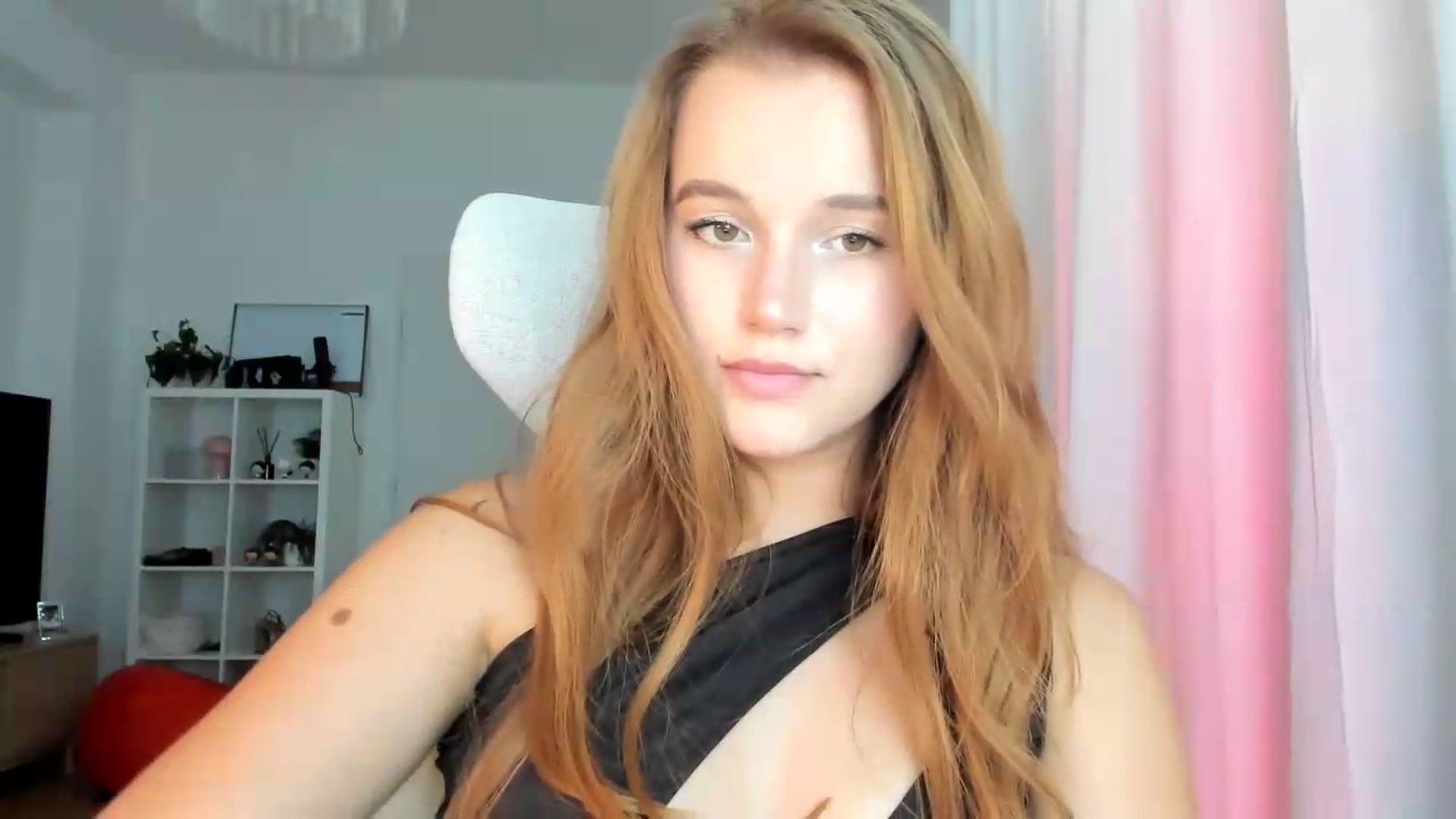 Gallery image thumbnail from lisa_lisa's myfreecams stream on, 09/04/2026, 14:47 image 9 of 20