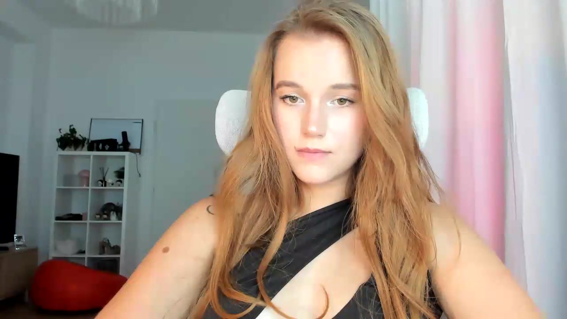 Gallery image thumbnail from lisa_lisa's myfreecams stream on, 09/04/2026, 14:47 image 7 of 20
