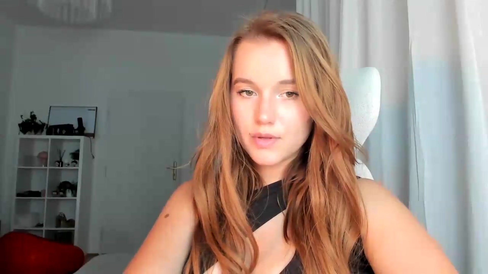 Gallery image thumbnail from lisa_lisa's myfreecams stream on, 09/04/2026, 17:41 image 15 of 20