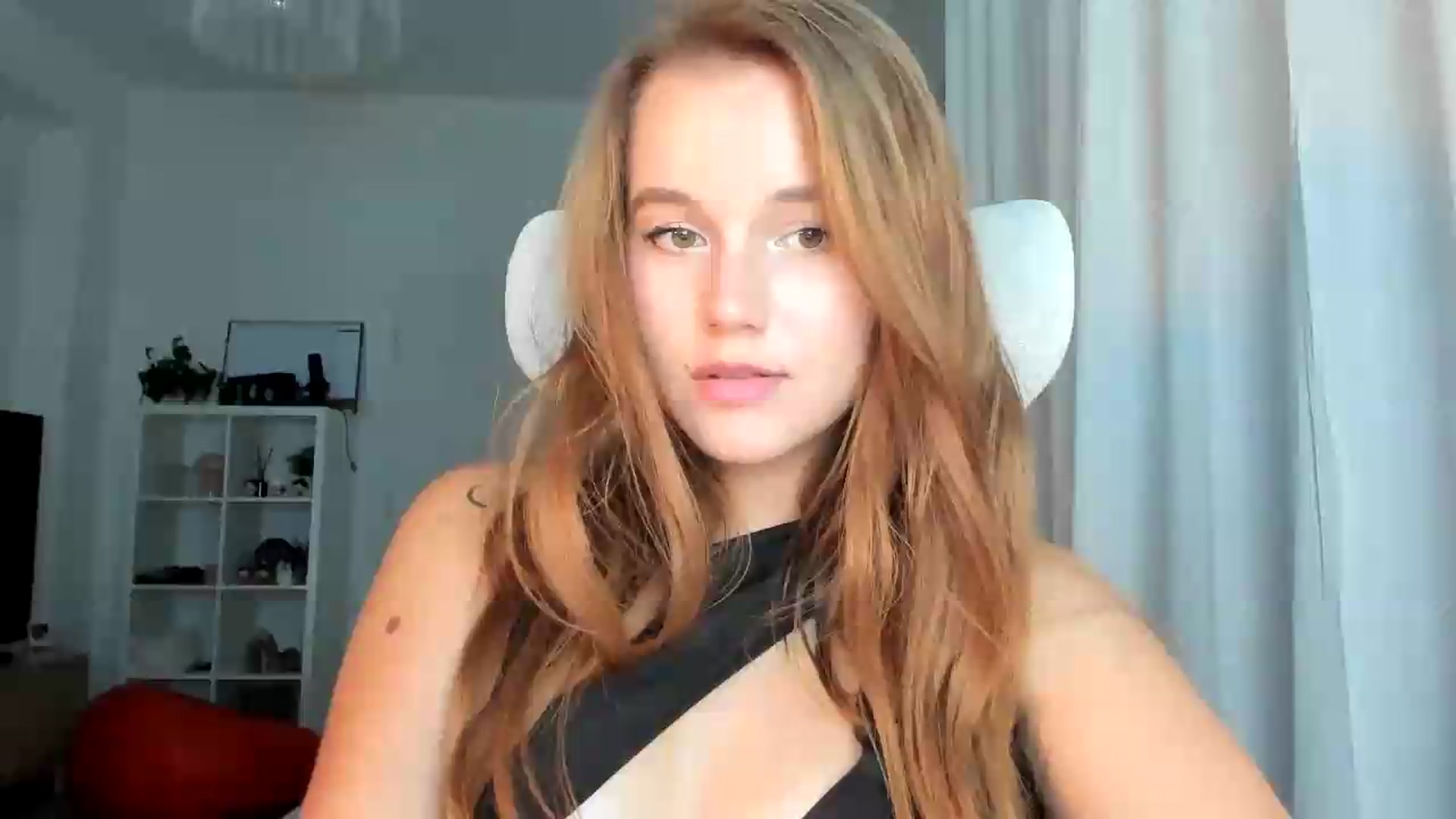 Gallery image thumbnail from lisa_lisa's myfreecams stream on, 09/04/2026, 17:41 image 9 of 20