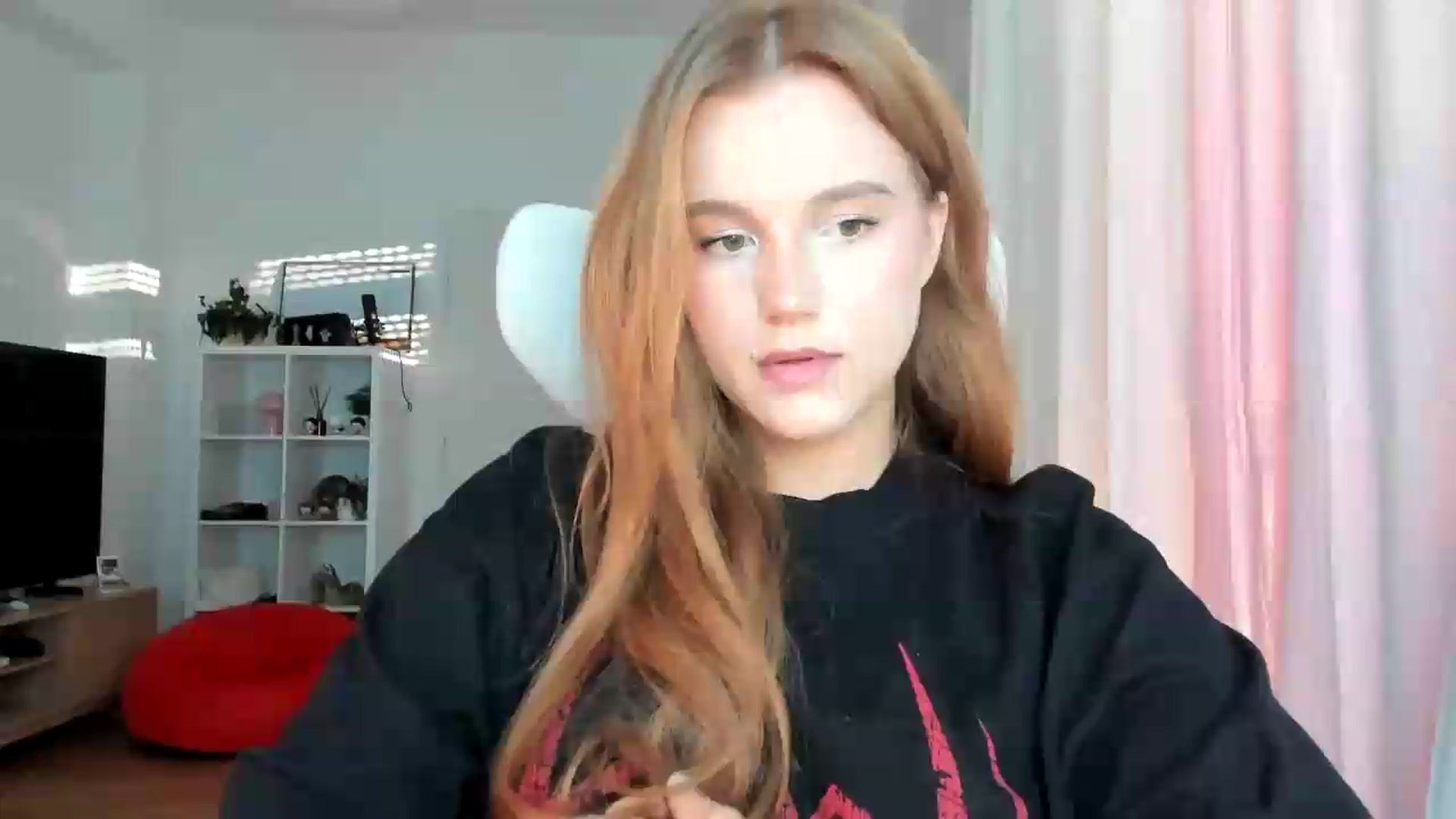 Gallery image thumbnail from lisa_lisa's myfreecams stream on, 09/05/2026, 17:03 image 9 of 20