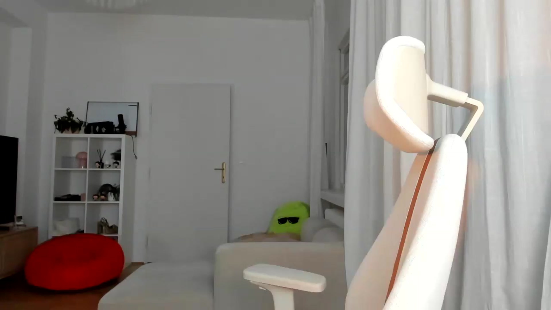 Gallery image thumbnail from lisa_lisa's myfreecams stream on, 09/05/2026, 18:24 image 17 of 20