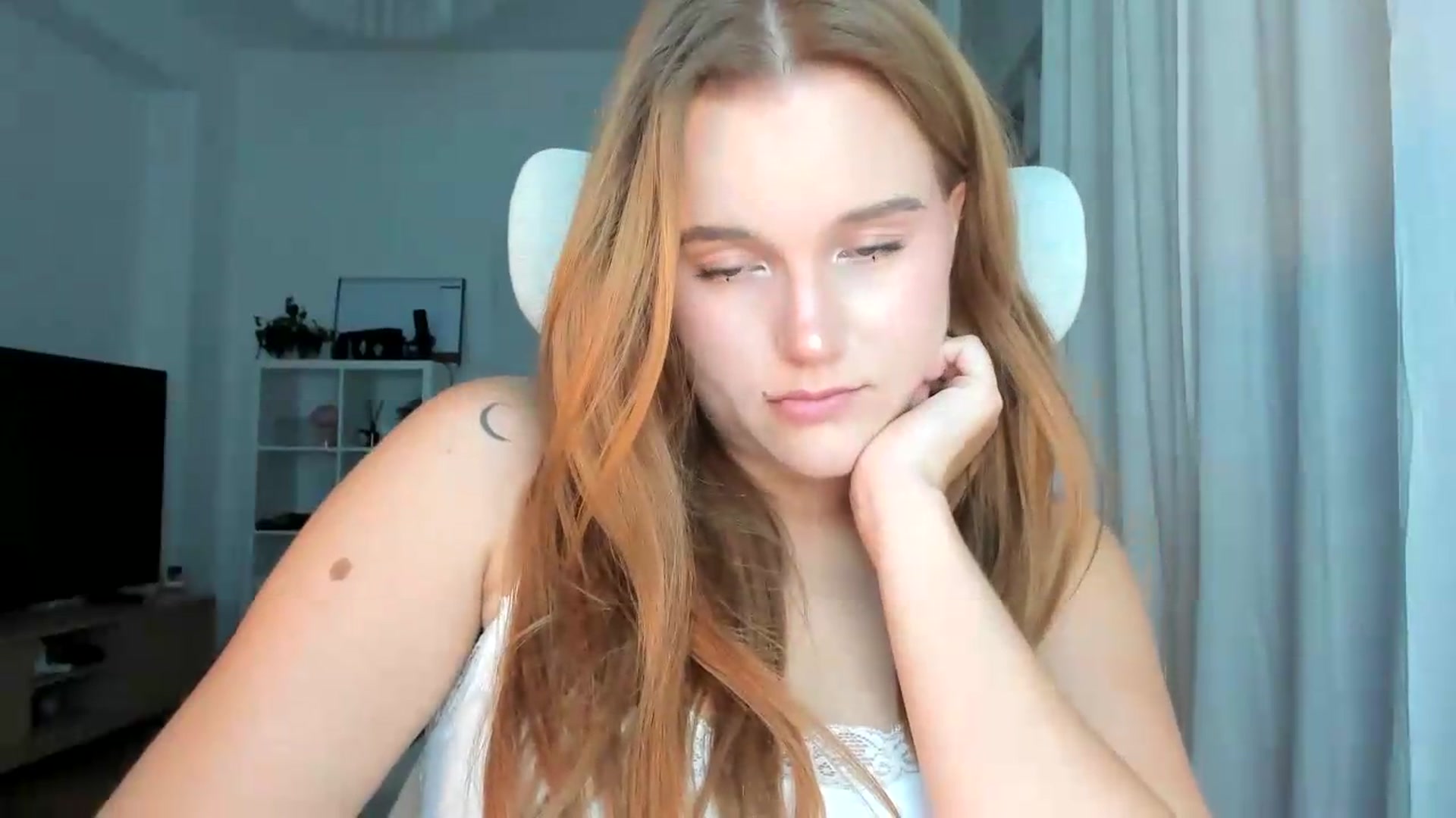 Gallery image thumbnail from lisa_lisa's myfreecams stream on, 09/08/2026, 17:24 image 4 of 20