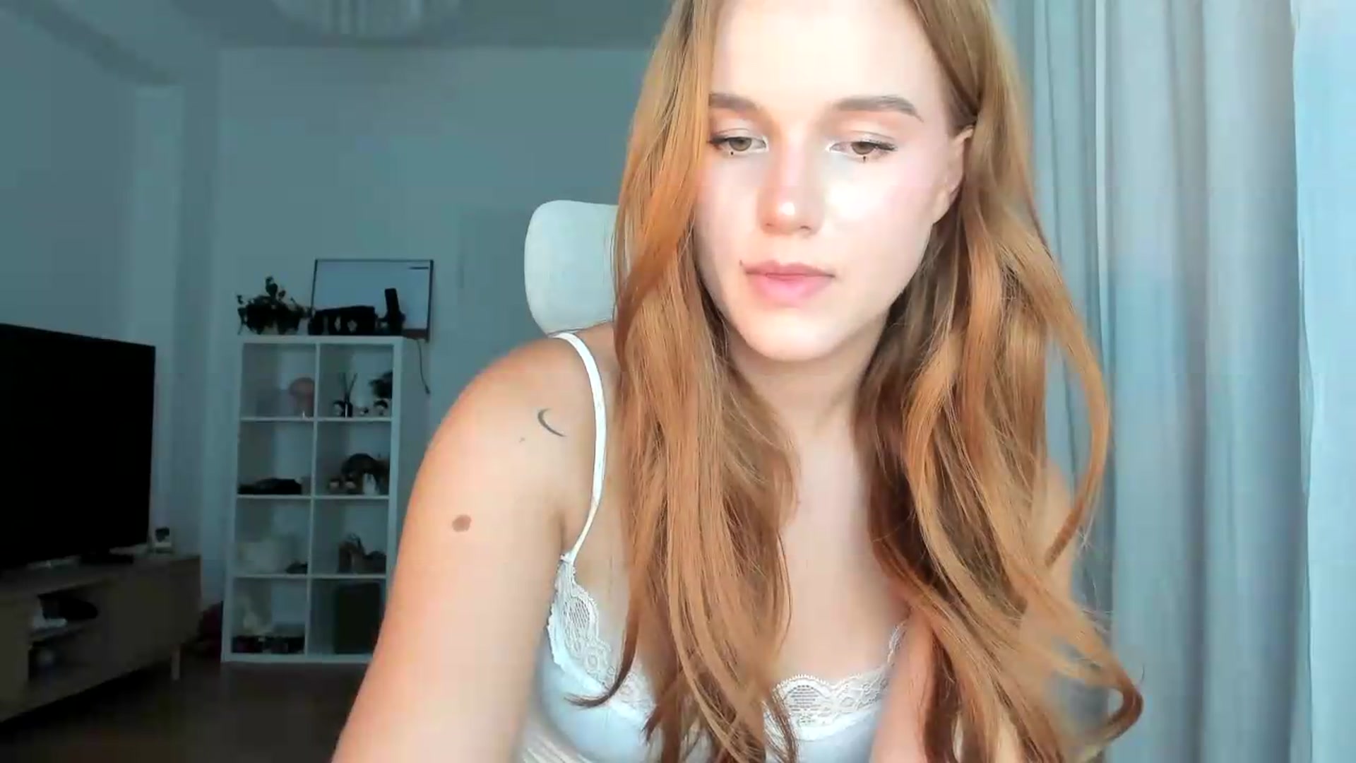 Gallery image thumbnail from lisa_lisa's myfreecams stream on, 09/08/2026, 17:24 image 8 of 20