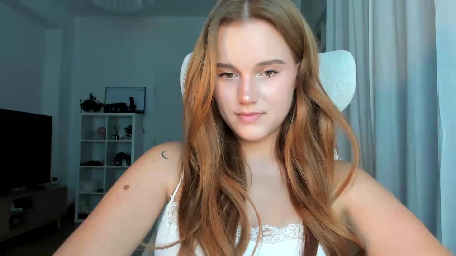 Gallery image thumbnail from lisa_lisa's myfreecams stream on, 09/08/2026, 17:24 image 10 of 20