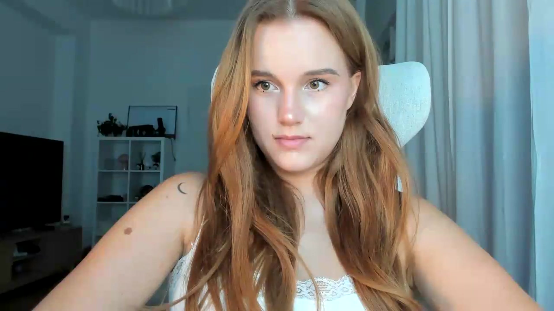 Gallery image thumbnail from lisa_lisa's myfreecams stream on, 09/08/2026, 17:24 image 2 of 20