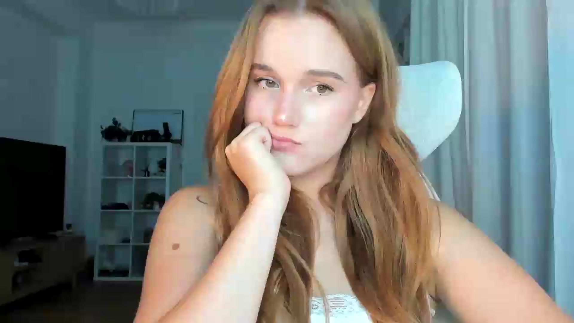 Gallery image thumbnail from lisa_lisa's myfreecams stream on, 09/08/2026, 17:24 image 3 of 20