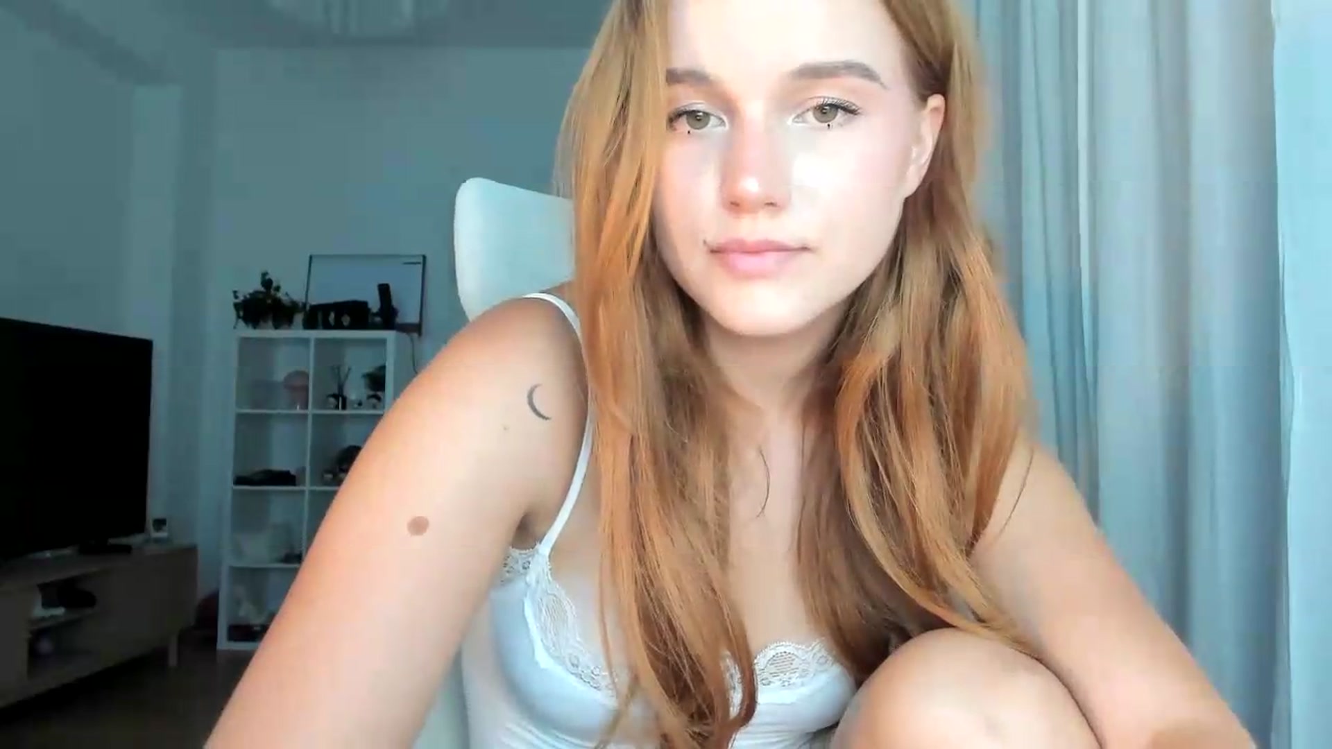 Gallery image thumbnail from lisa_lisa's myfreecams stream on, 09/08/2026, 17:24 image 18 of 20