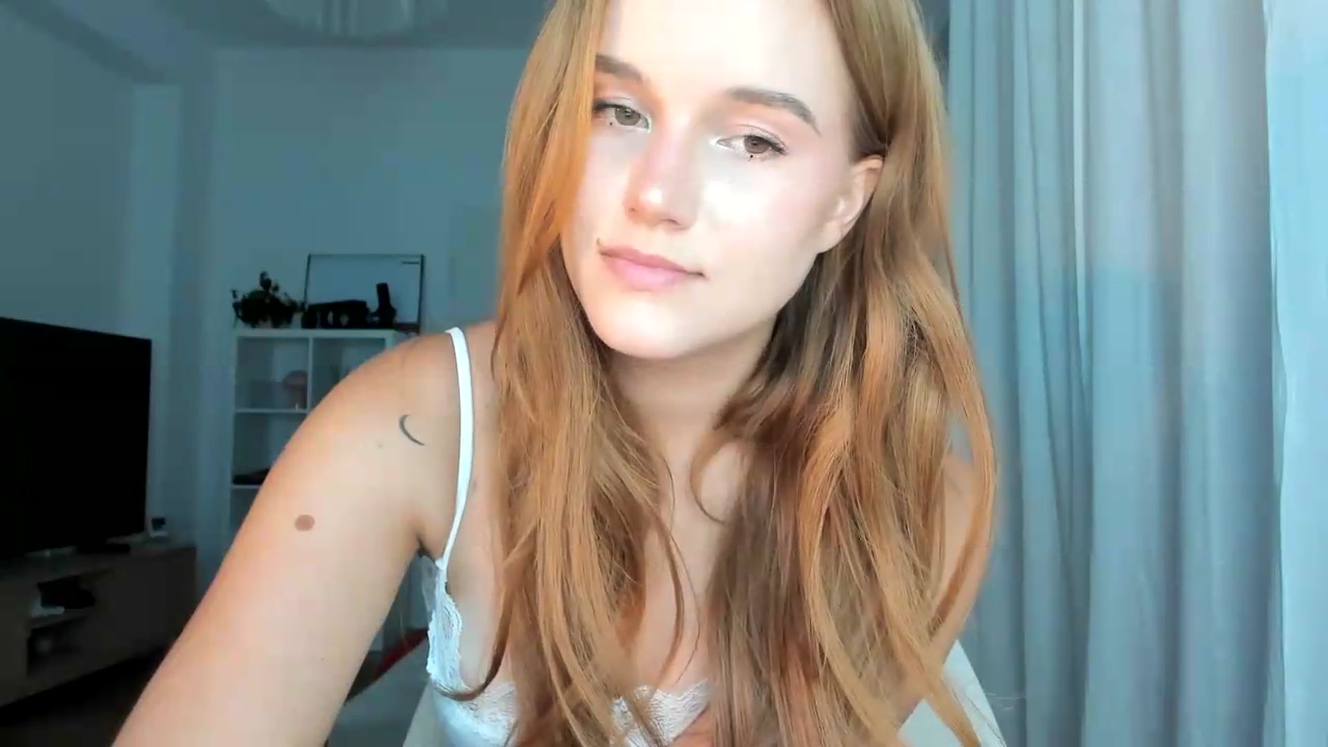 Gallery image thumbnail from lisa_lisa's myfreecams stream on, 09/08/2026, 17:24 image 7 of 20