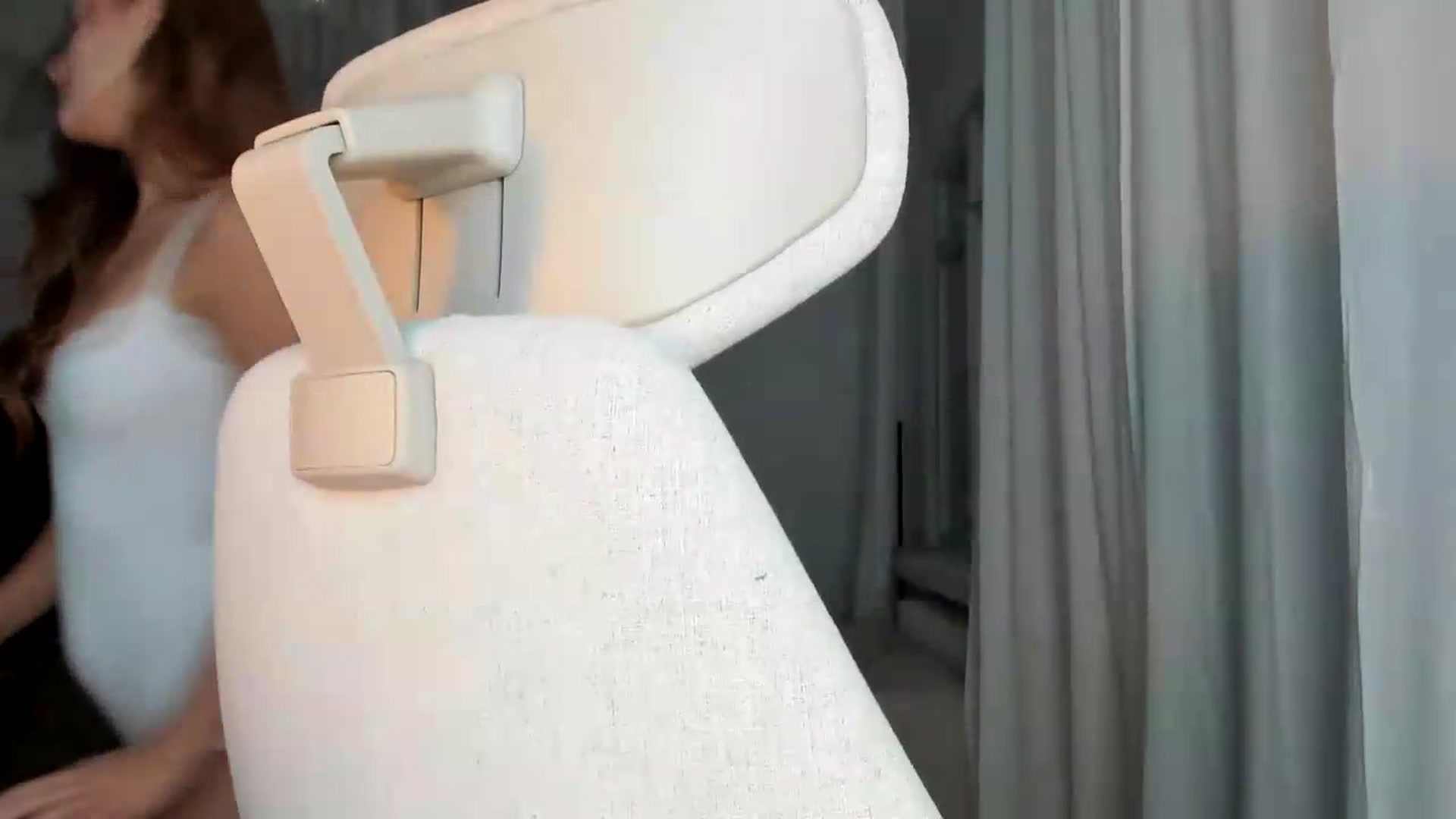 Gallery image thumbnail from lisa_lisa's myfreecams stream on, 09/08/2026, 18:06 image 17 of 20