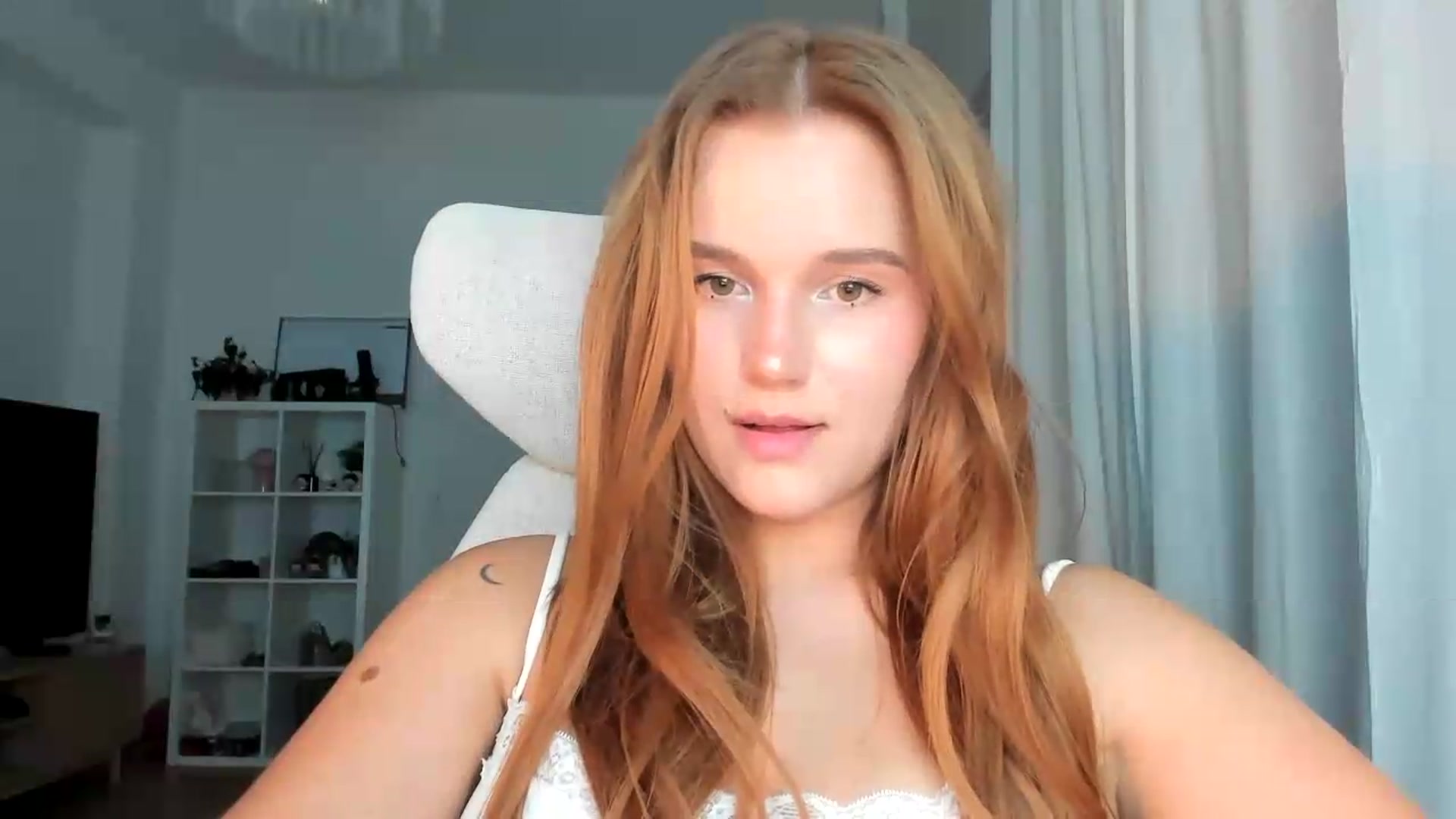 Gallery image thumbnail from lisa_lisa's myfreecams stream on, 09/08/2026, 18:06 image 2 of 20