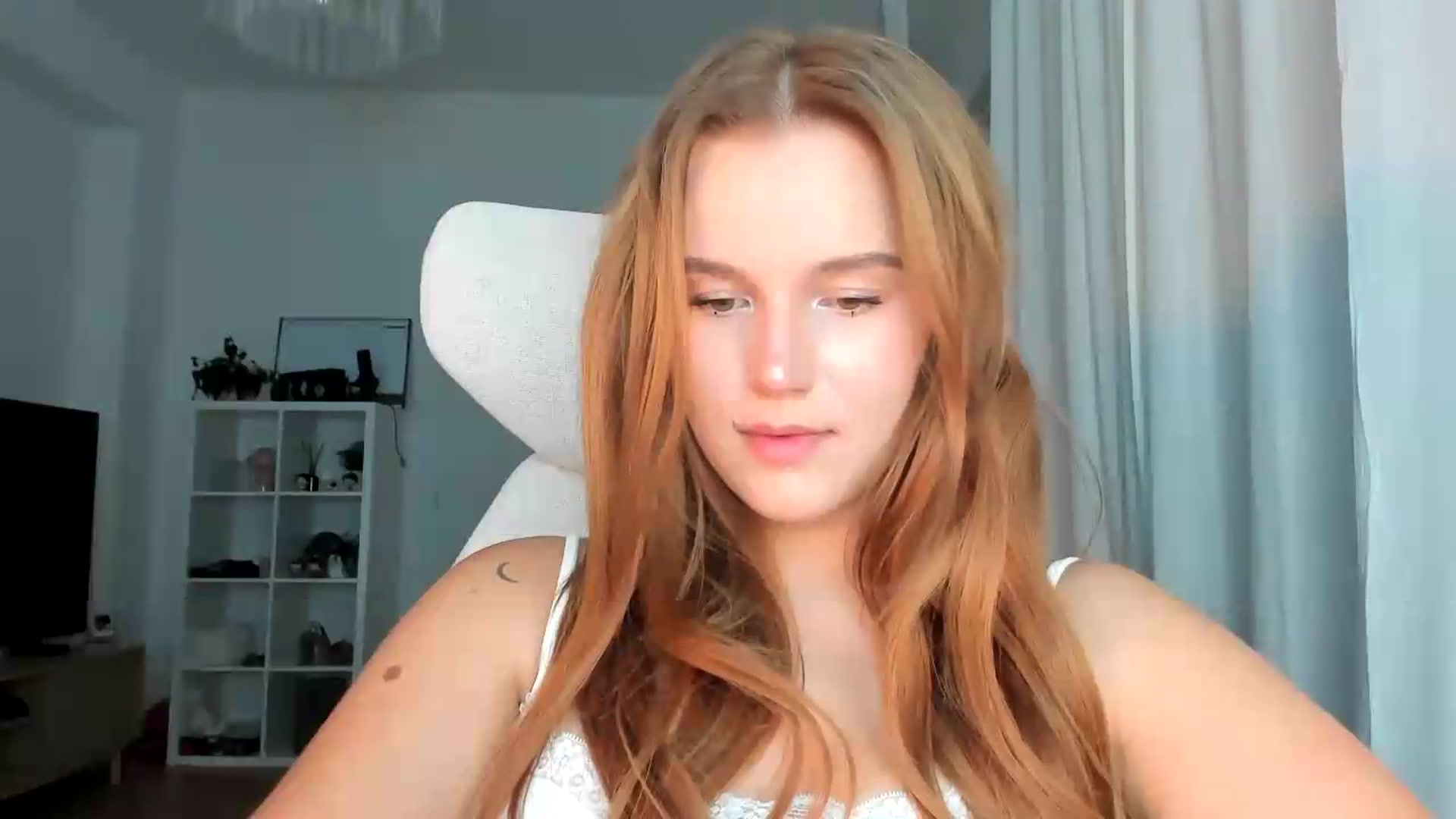 Gallery image thumbnail from lisa_lisa's myfreecams stream on, 09/08/2026, 18:06 image 4 of 20