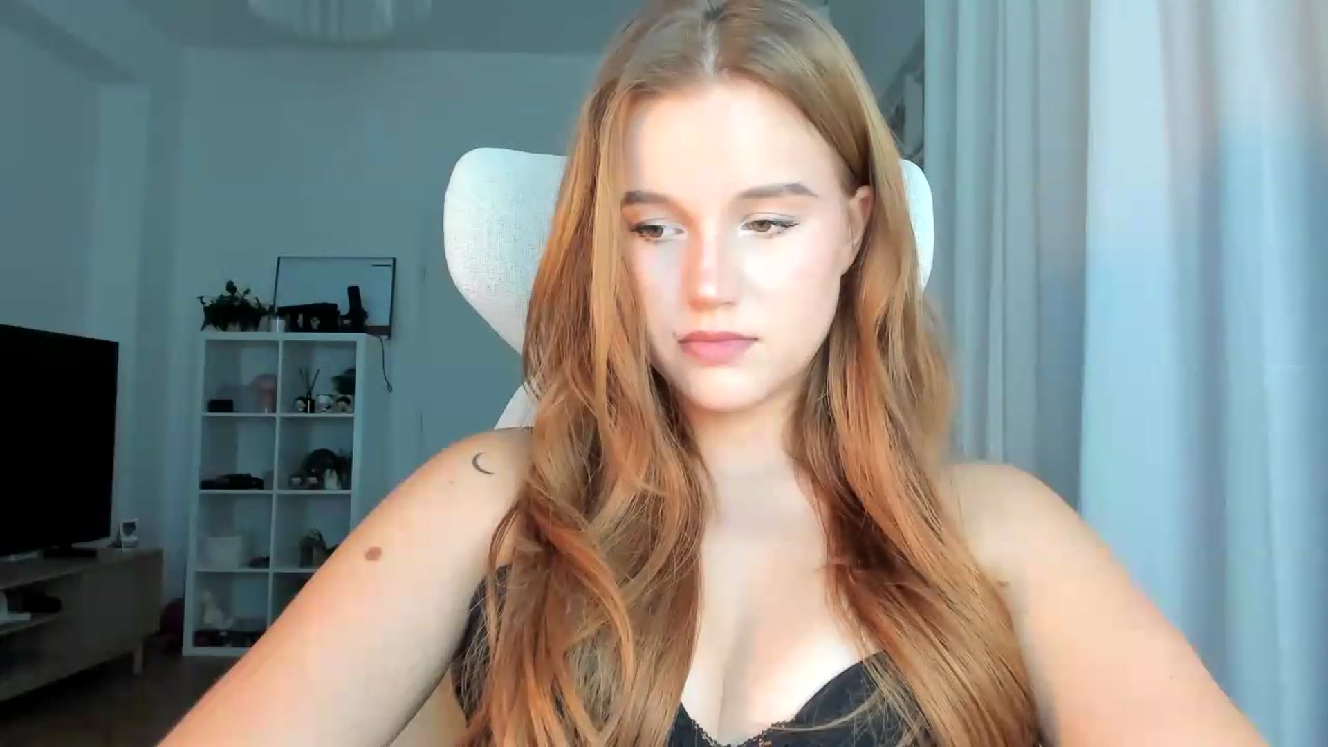 Gallery image thumbnail from lisa_lisa's myfreecams stream on, 09/14/2026, 14:49 image 10 of 20