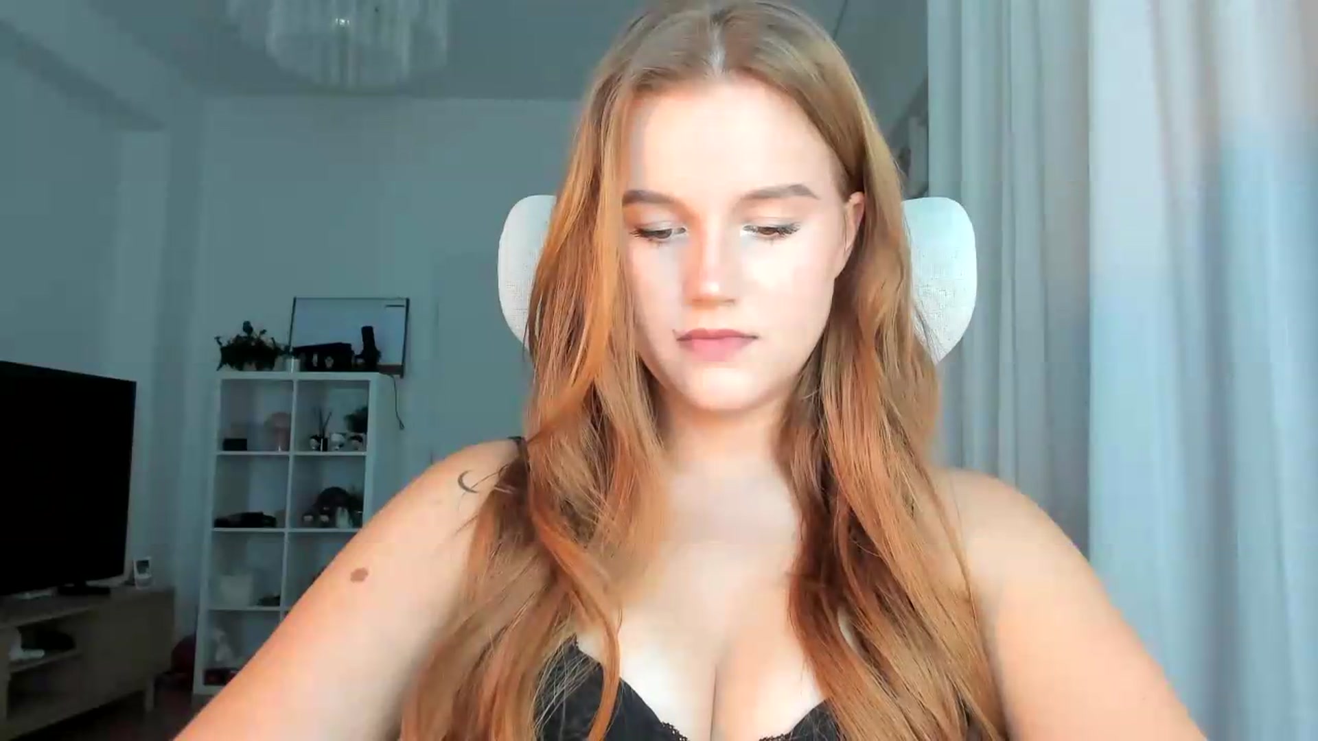Gallery image thumbnail from lisa_lisa's myfreecams stream on, 09/14/2026, 14:49 image 5 of 20