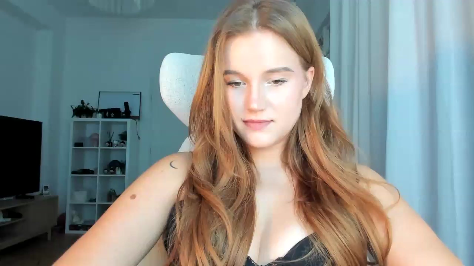 Gallery image thumbnail from lisa_lisa's myfreecams stream on, 09/14/2026, 14:49 image 12 of 20