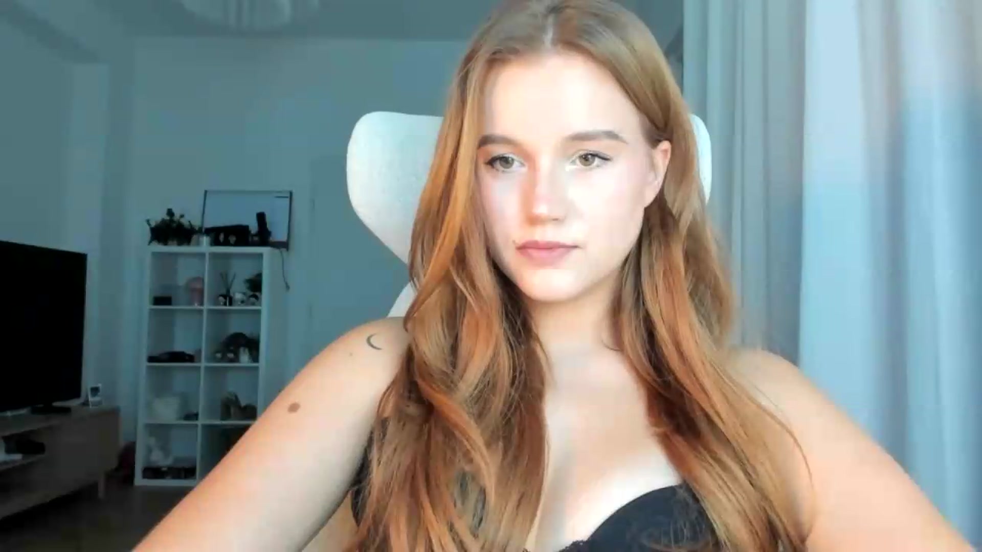 Gallery image thumbnail from lisa_lisa's myfreecams stream on, 09/14/2026, 14:49 image 15 of 20