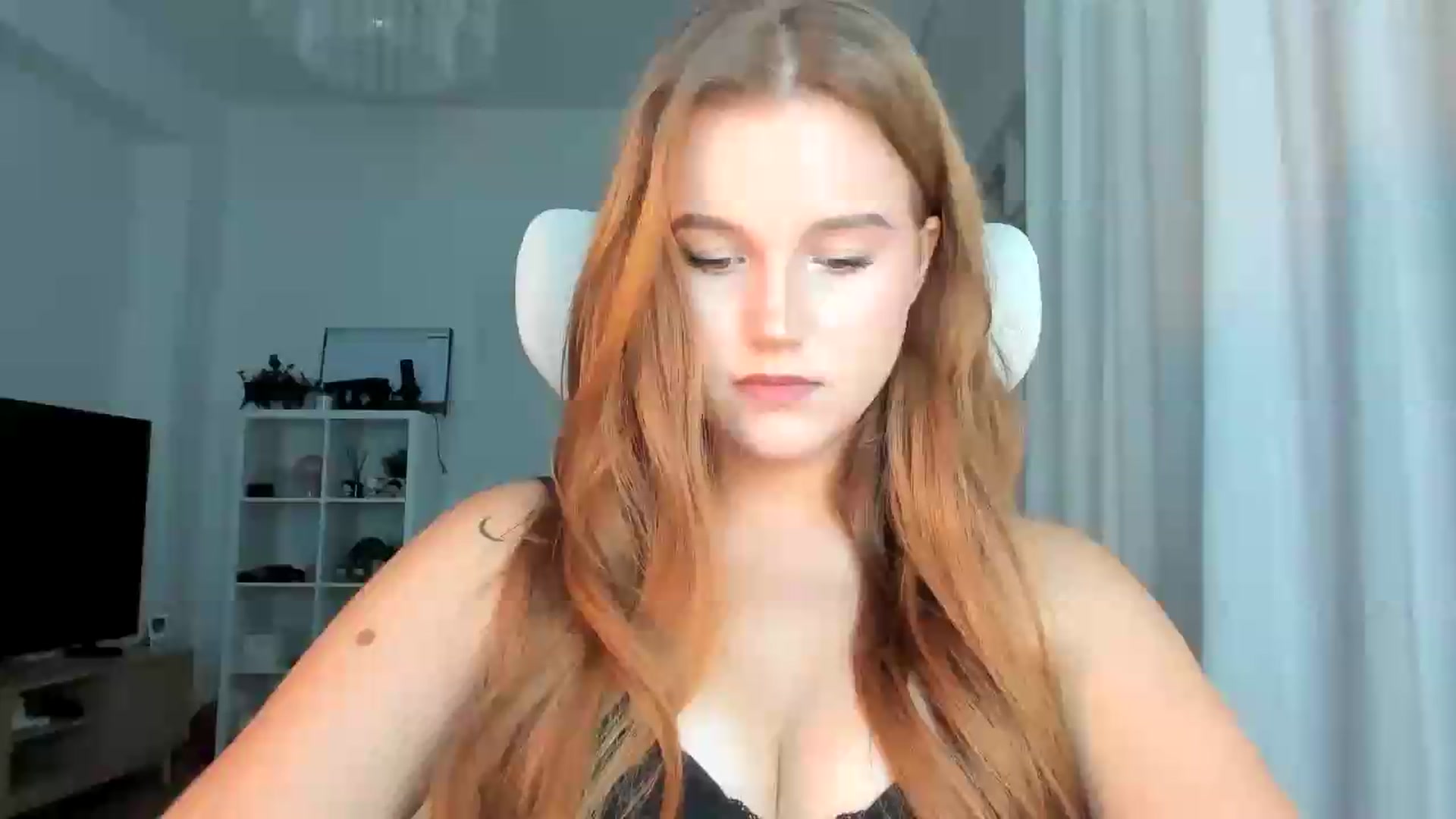 Gallery image thumbnail from lisa_lisa's myfreecams stream on, 09/14/2026, 14:49 image 1 of 20