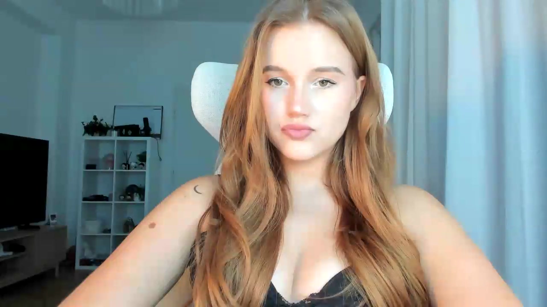 Gallery image thumbnail from lisa_lisa's myfreecams stream on, 09/14/2026, 14:49 image 8 of 20